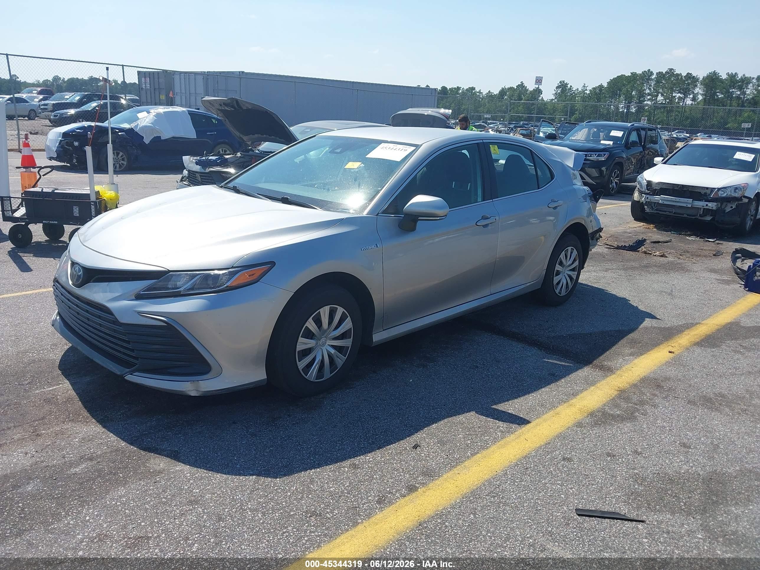 2021 Toyota Camry Le Hybrid Серебряный vin: 4T1C31AK9MU562841
