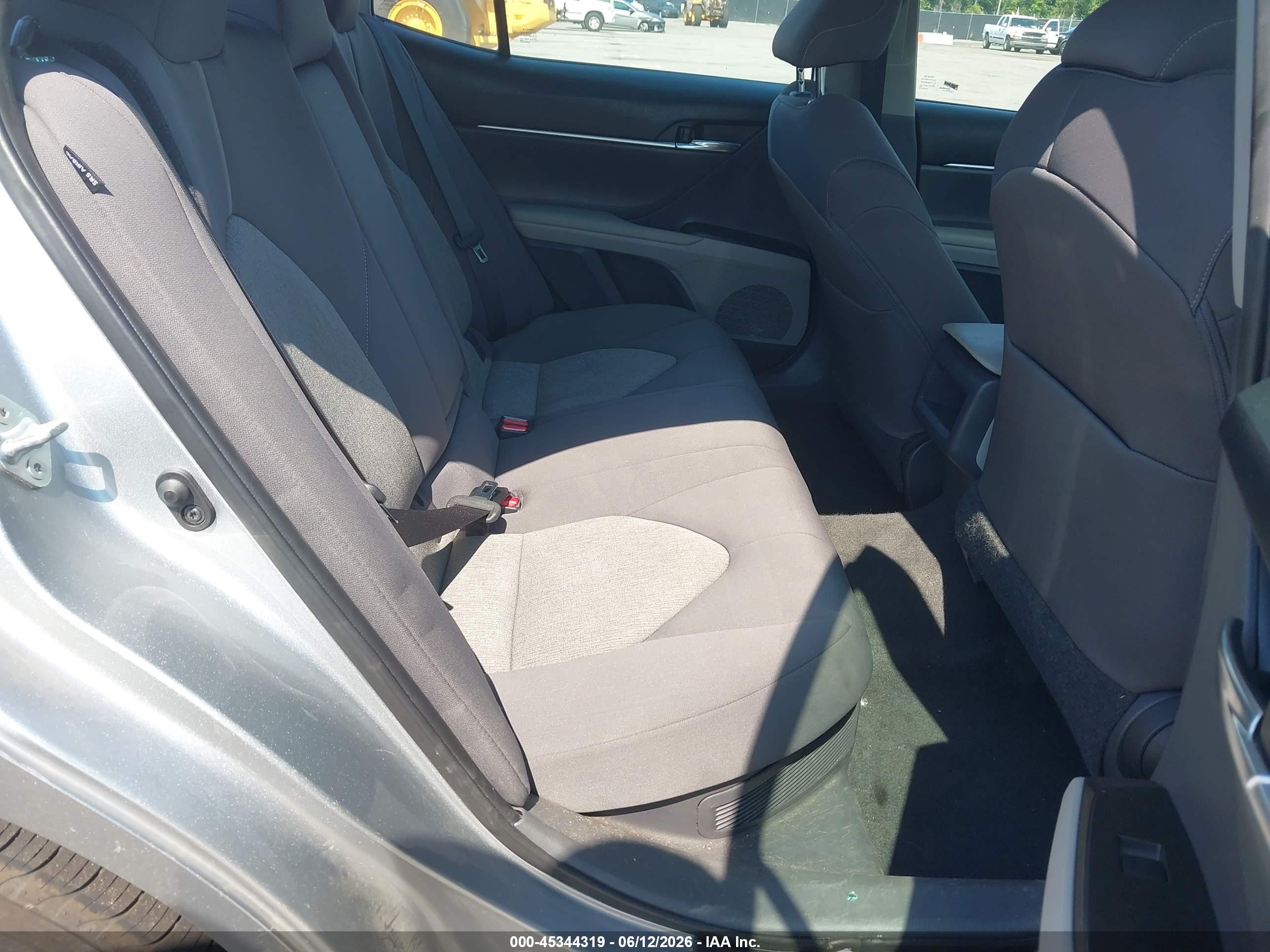 2021 Toyota Camry Le Hybrid Серебряный vin: 4T1C31AK9MU562841
