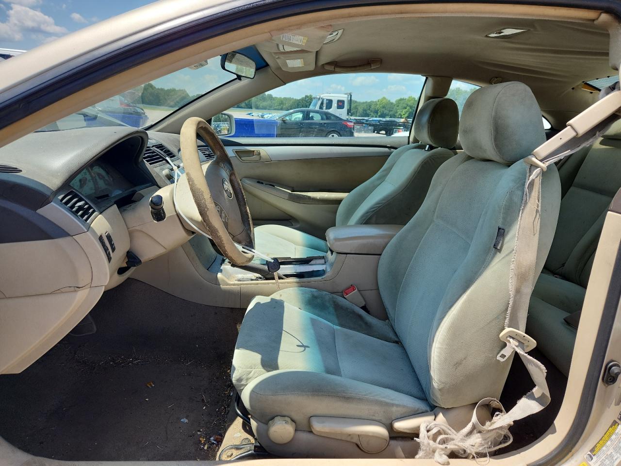 2004 Toyota Camry Solara Золотой vin: 4T1CE38PX4U875503