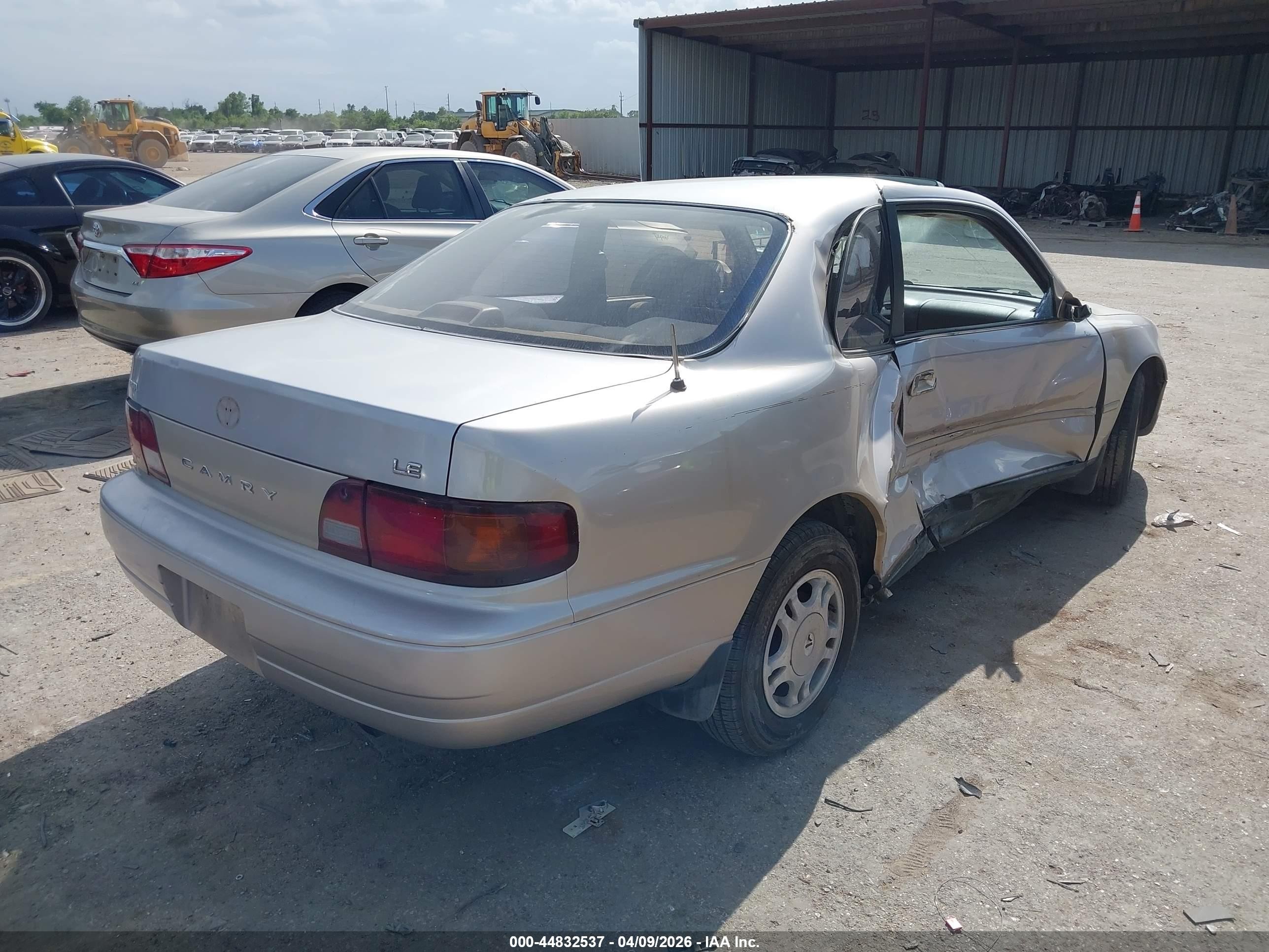 1996 Toyota Camry Dx/le Золотой vin: 4T1CG12K1TU658576