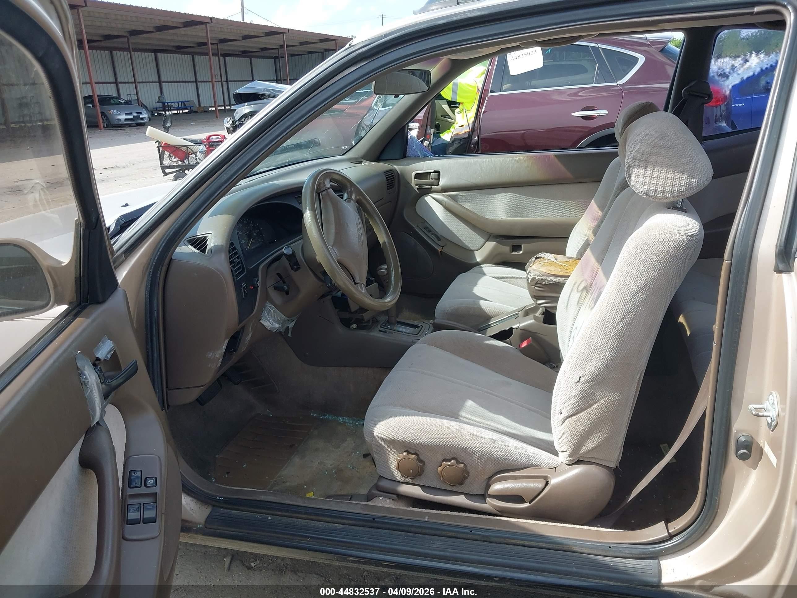 1996 Toyota Camry Dx/le Золотой vin: 4T1CG12K1TU658576