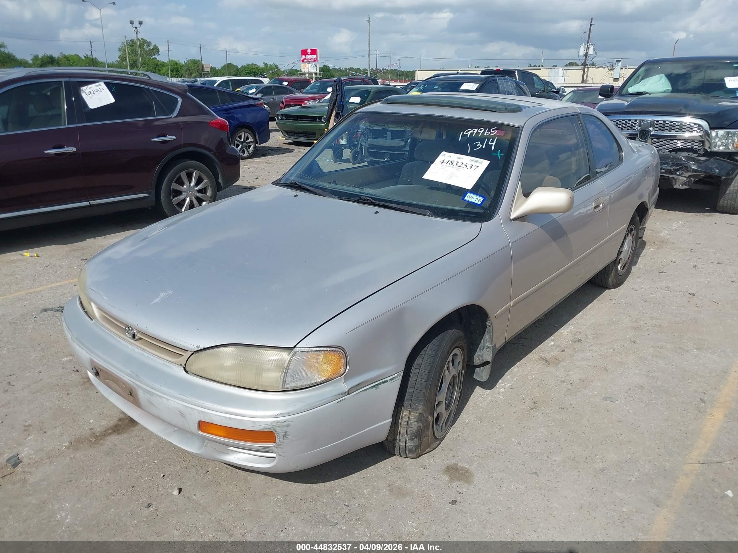 1996 Toyota Camry Dx/le Золотой vin: 4T1CG12K1TU658576