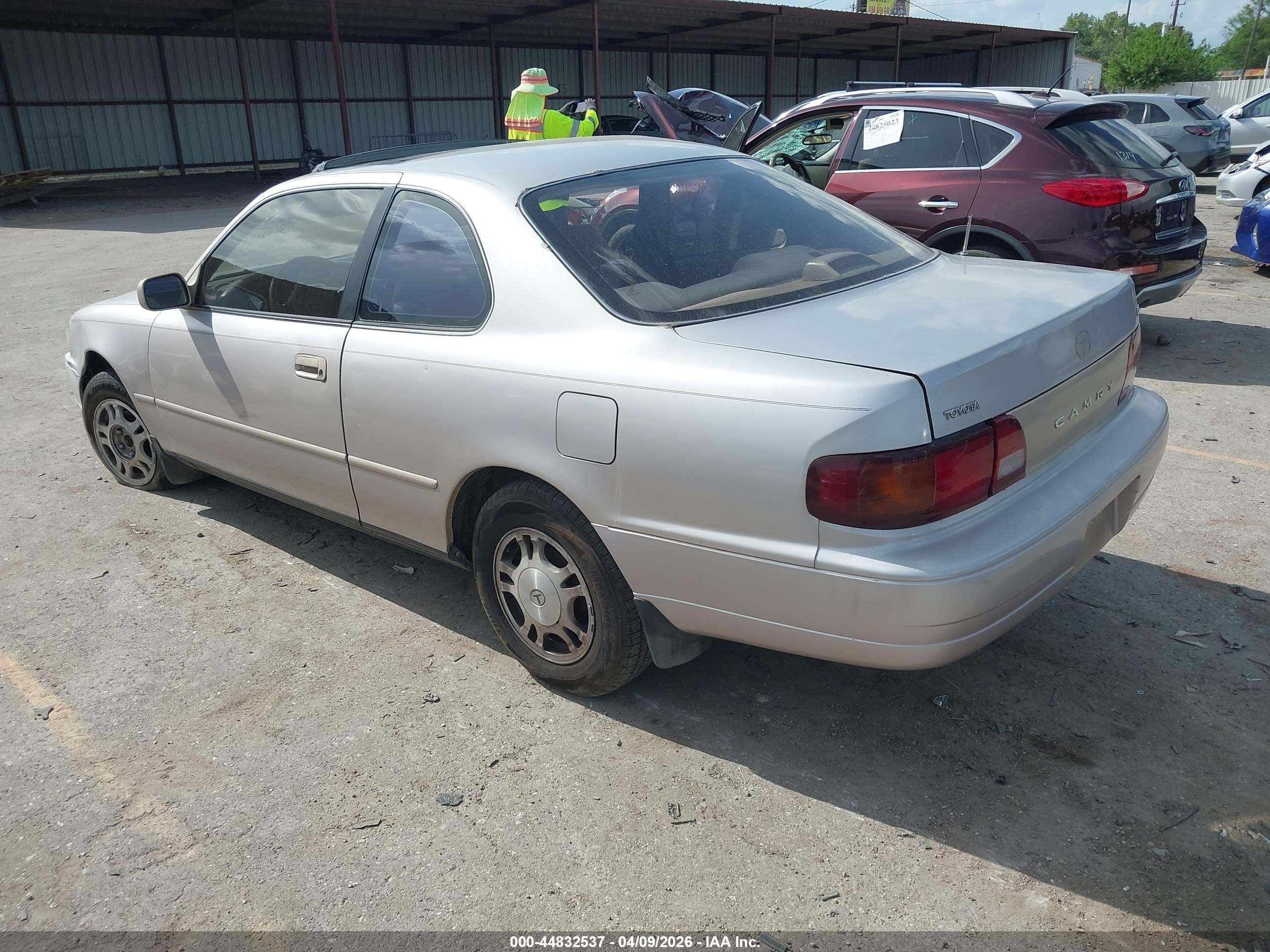 1996 Toyota Camry Dx/le Золотой vin: 4T1CG12K1TU658576