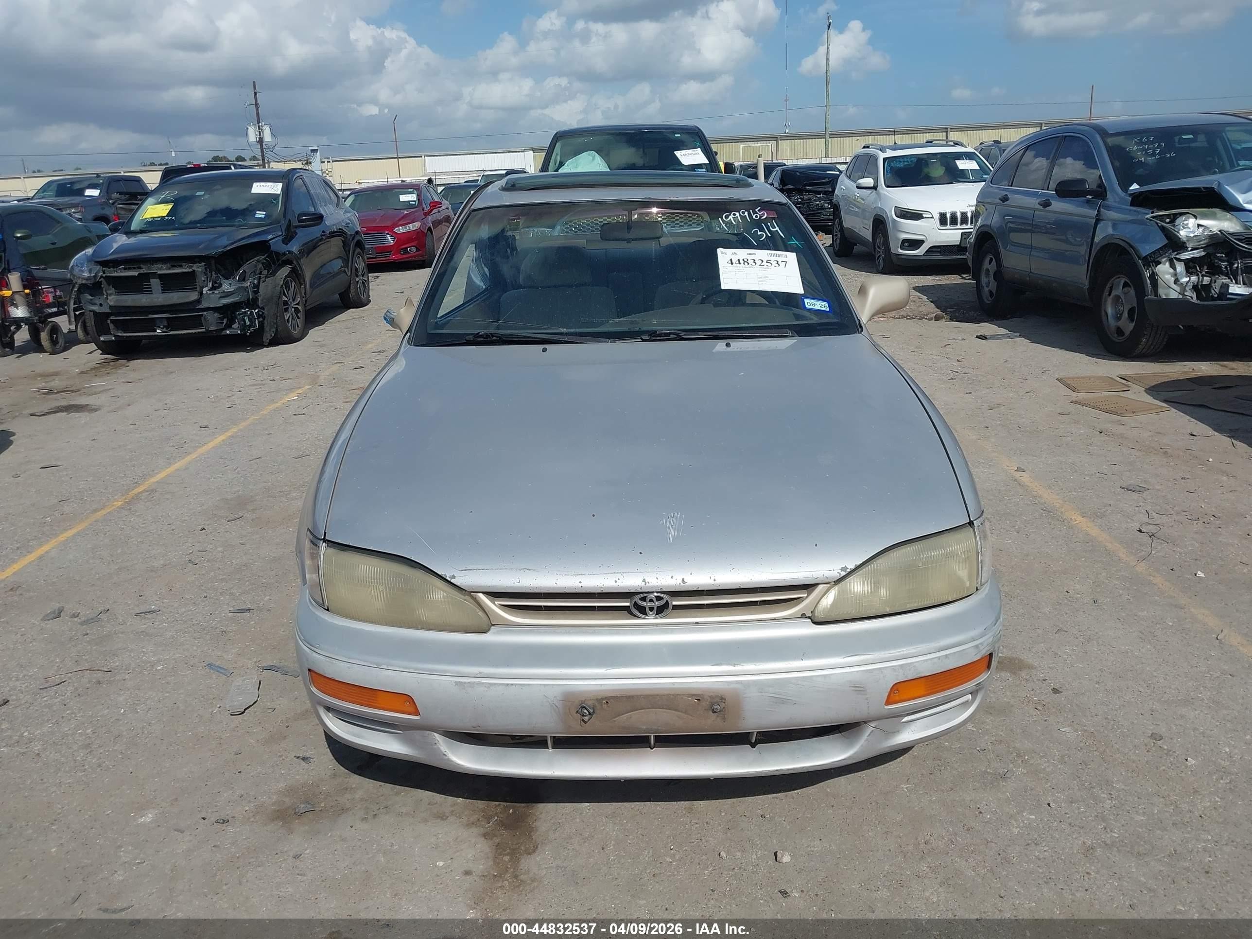 1996 Toyota Camry Dx/le Золотой vin: 4T1CG12K1TU658576