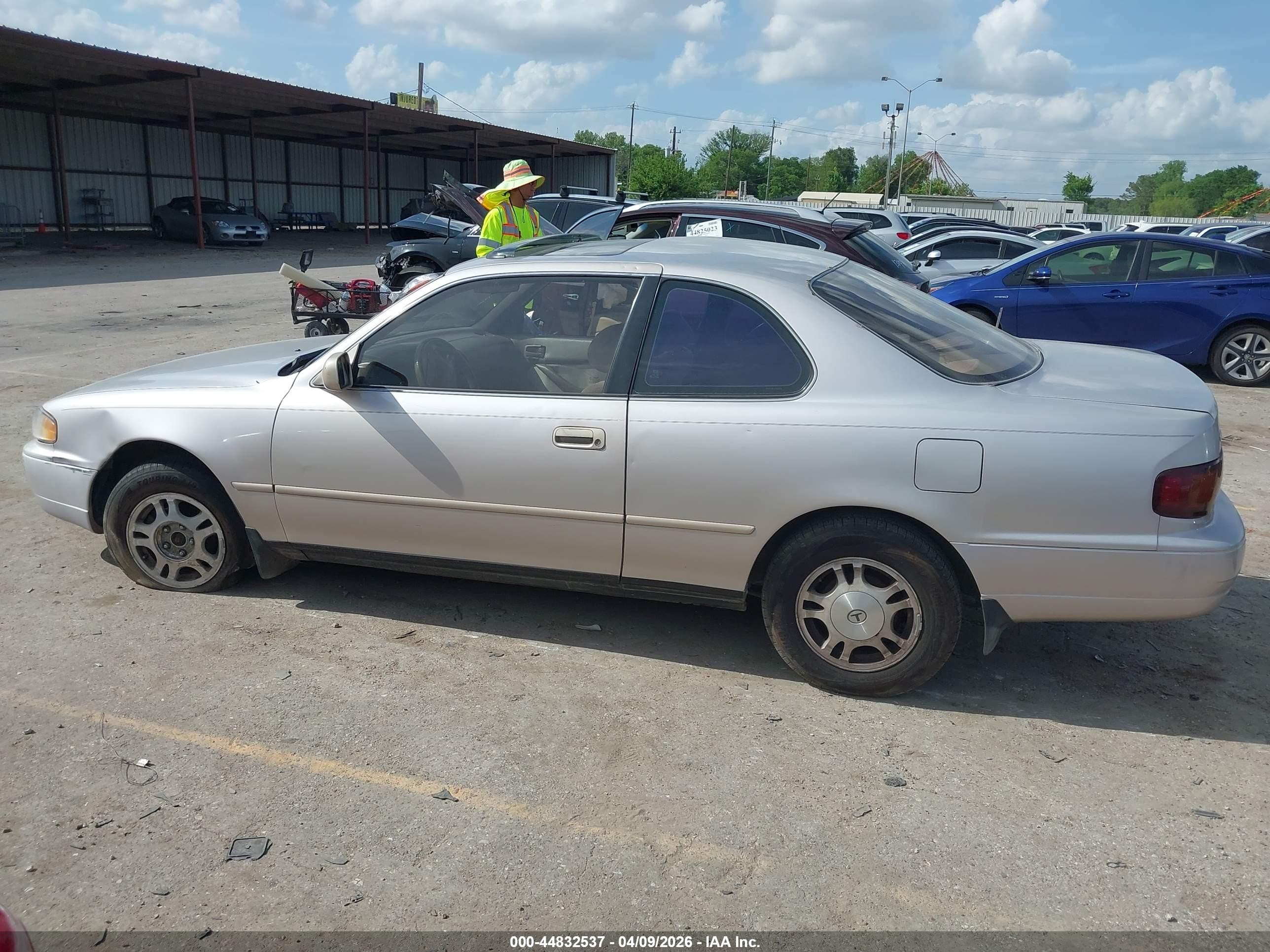 1996 Toyota Camry Dx/le Золотой vin: 4T1CG12K1TU658576