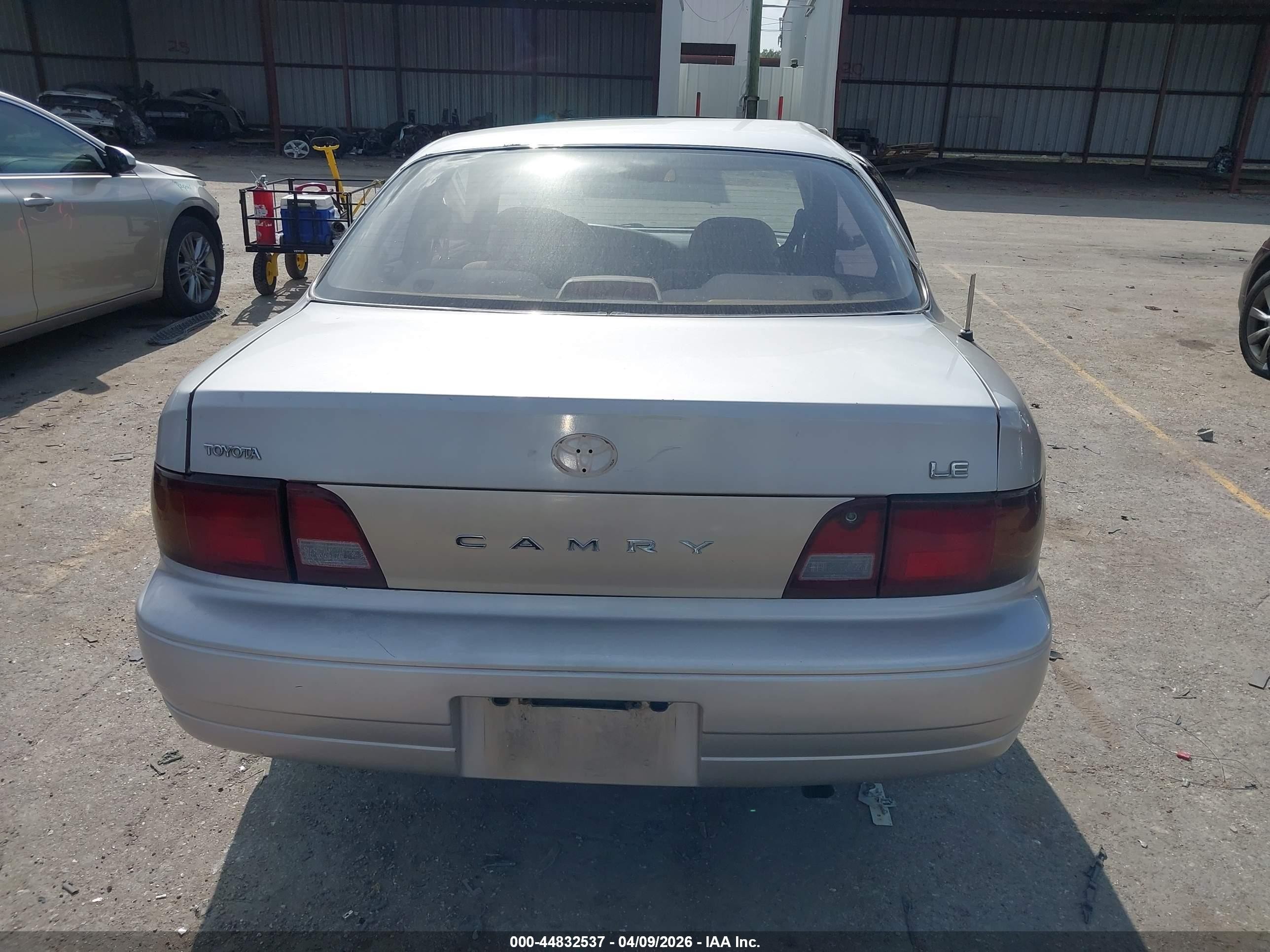 1996 Toyota Camry Dx/le Золотой vin: 4T1CG12K1TU658576