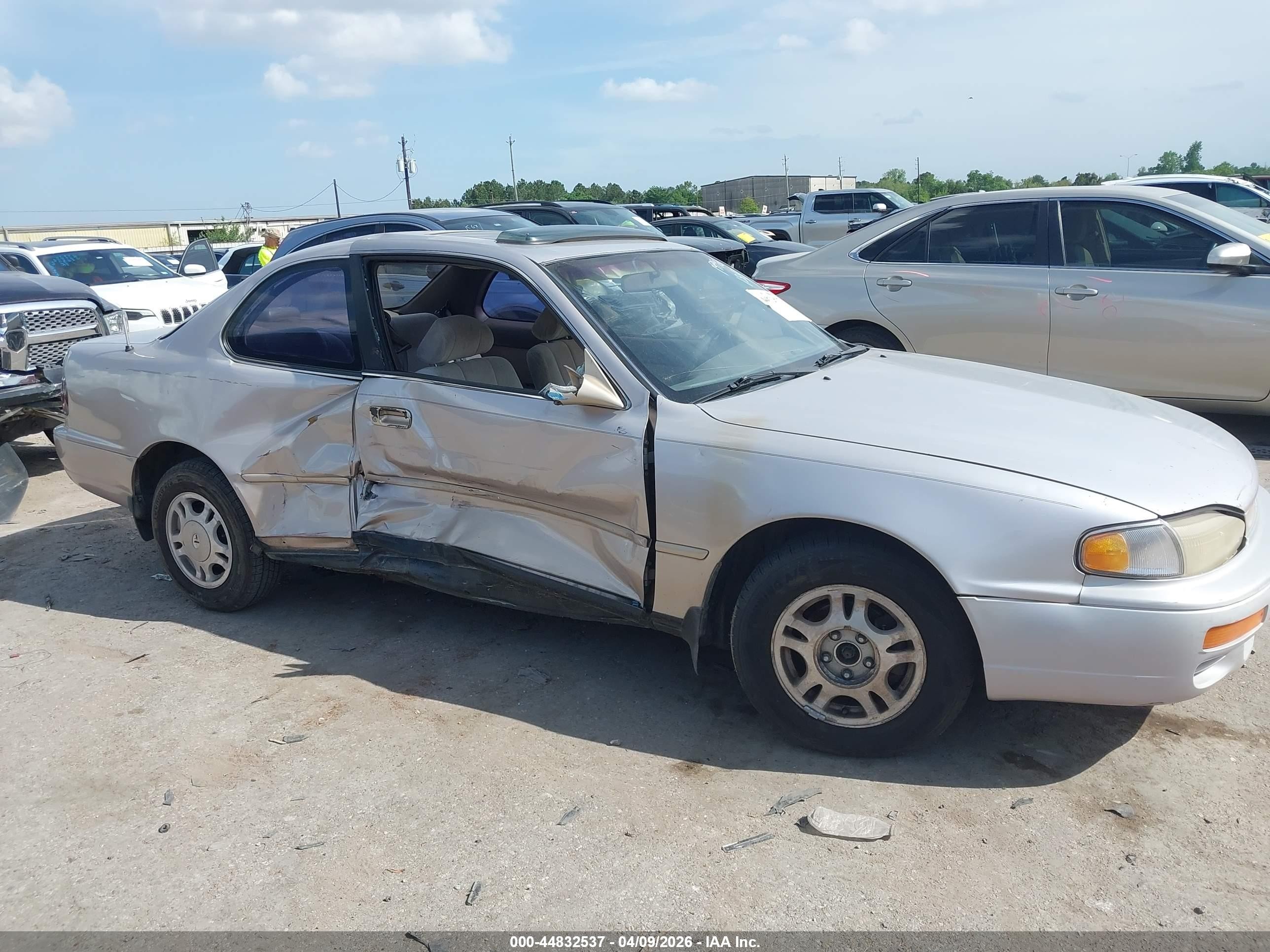 1996 Toyota Camry Dx/le Золотой vin: 4T1CG12K1TU658576