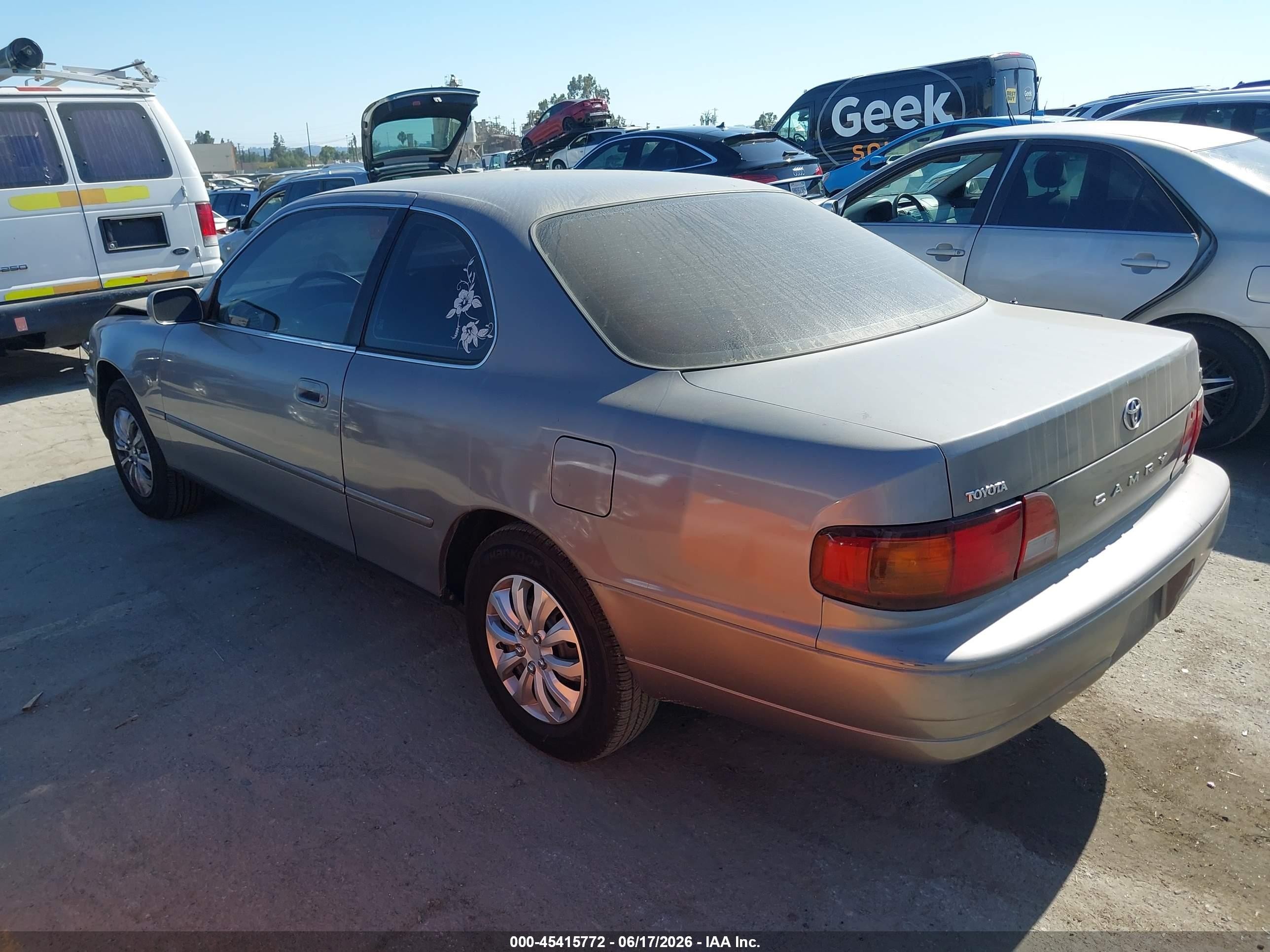 1996 Toyota Camry Dx/le Gray vin: 4T1CG12K8TU652256