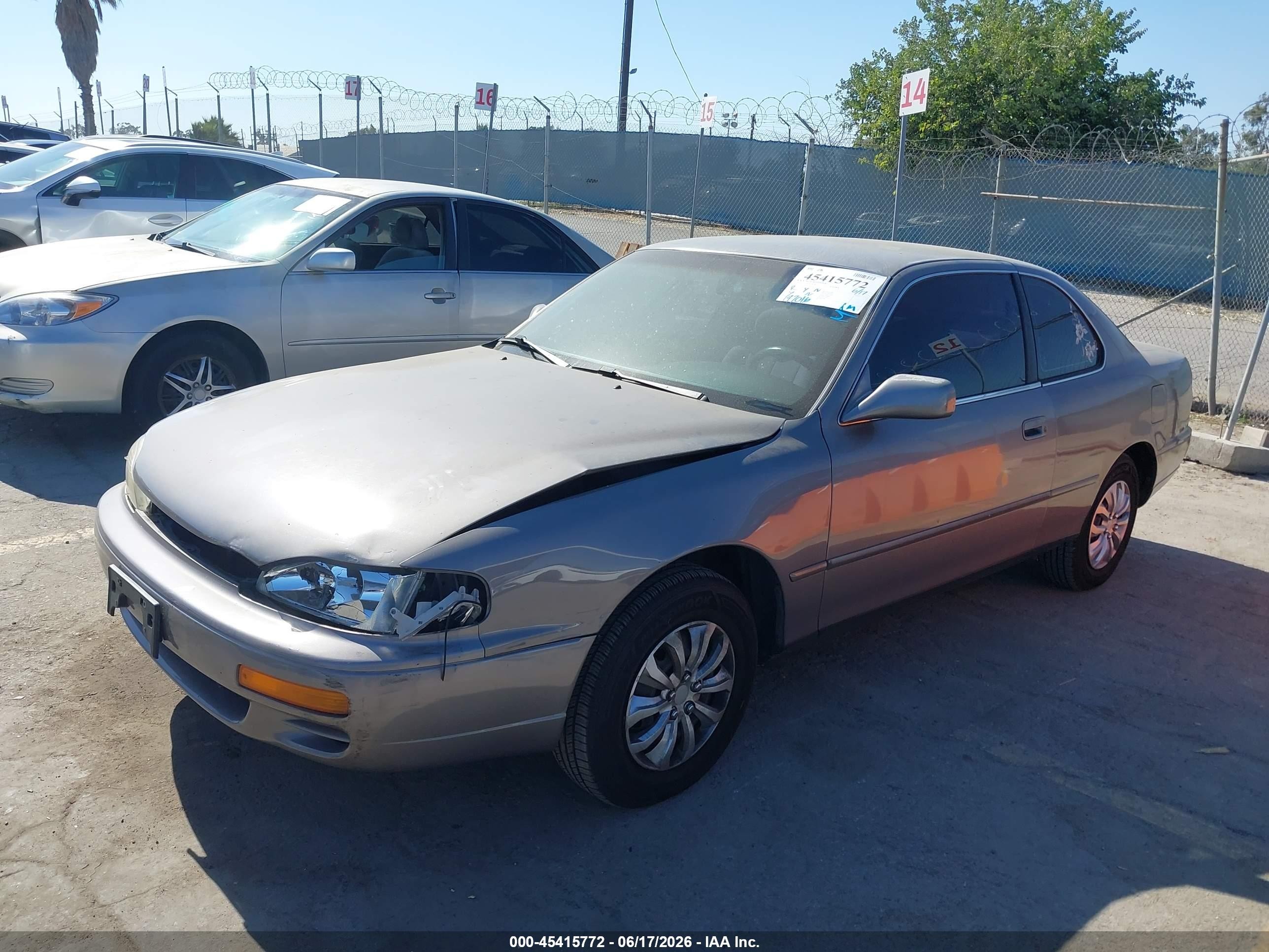 1996 Toyota Camry Dx/le Gray vin: 4T1CG12K8TU652256