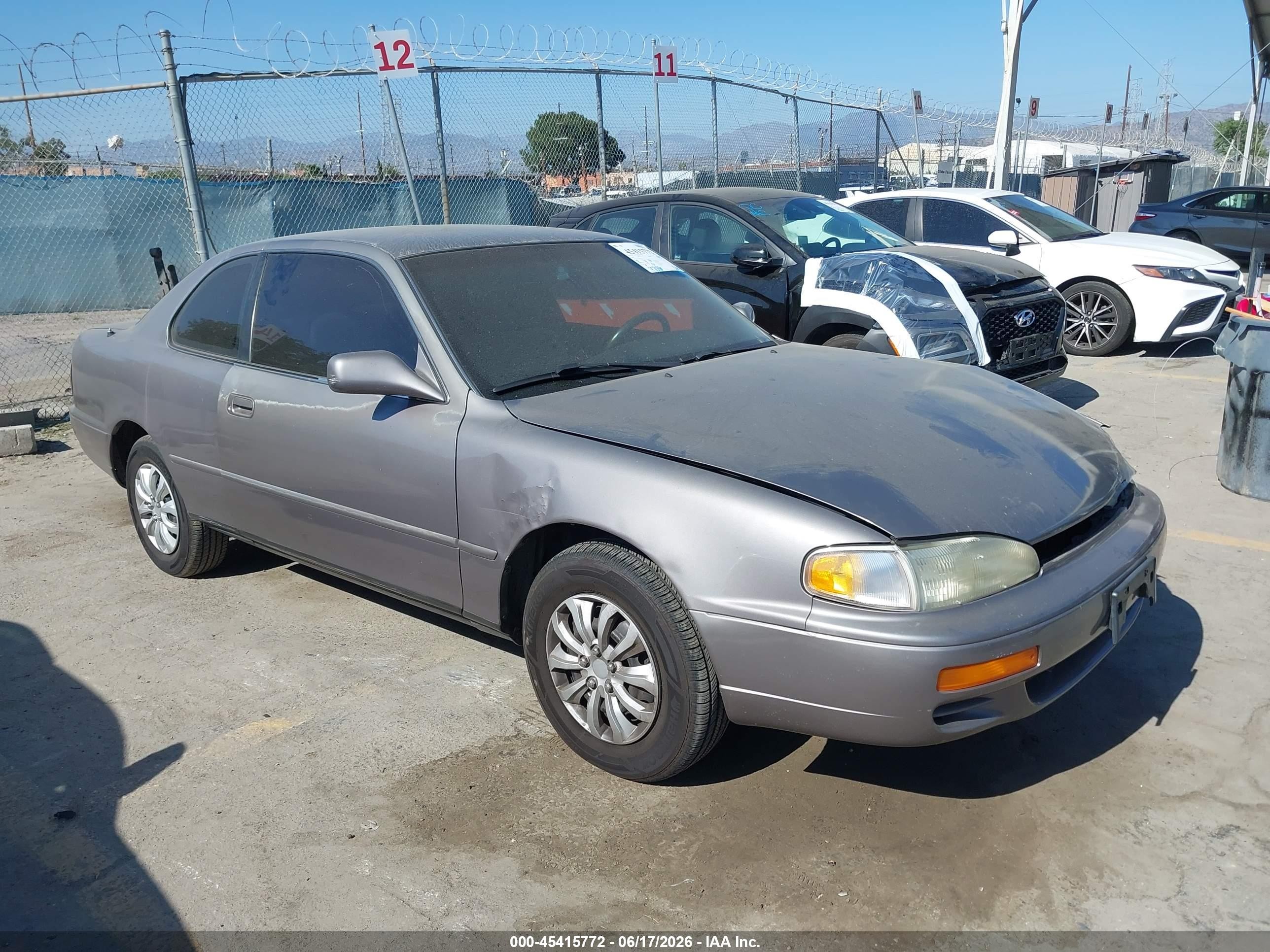 1996 Toyota Camry Dx/le Gray vin: 4T1CG12K8TU652256