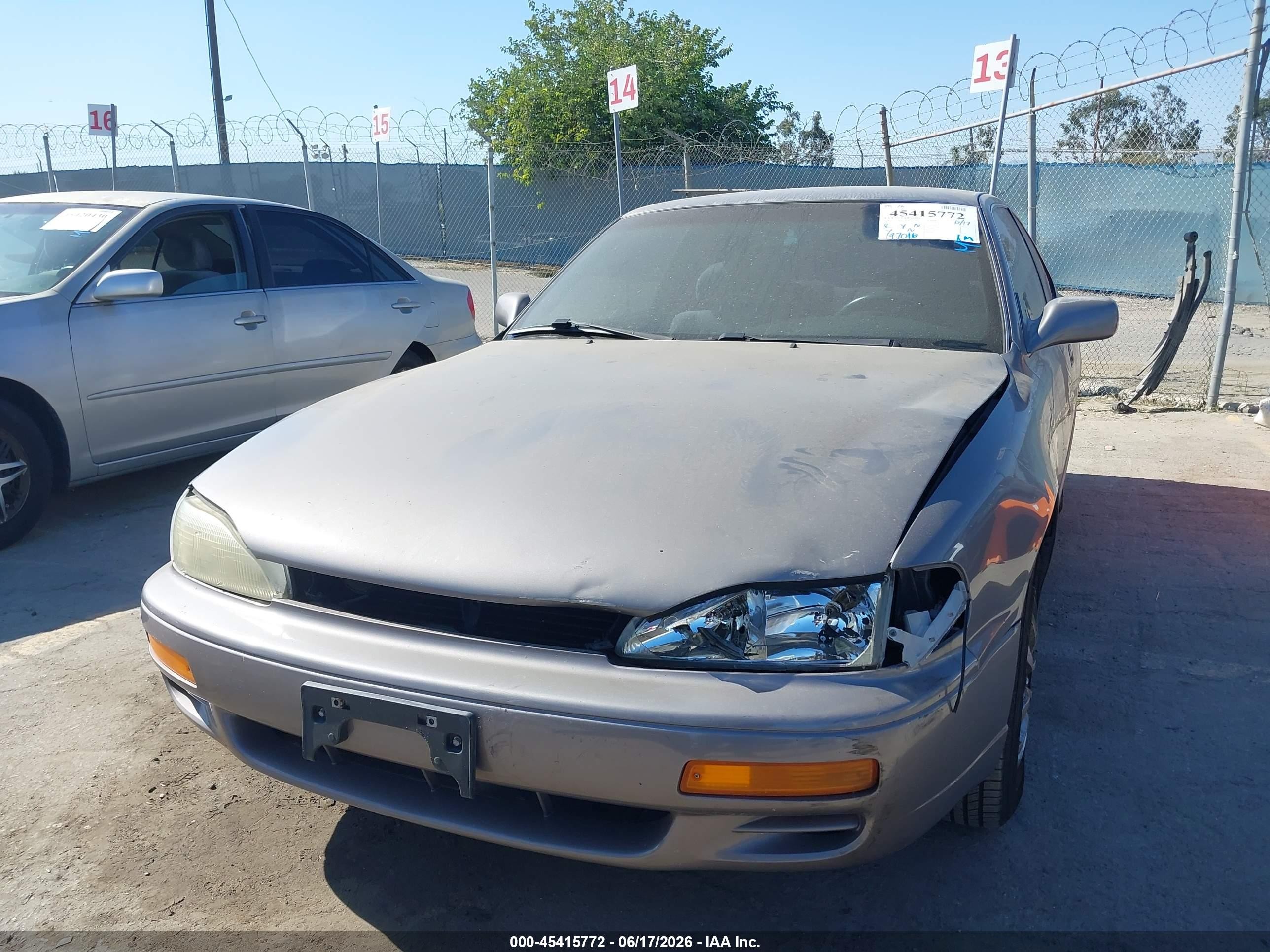 1996 Toyota Camry Dx/le Gray vin: 4T1CG12K8TU652256