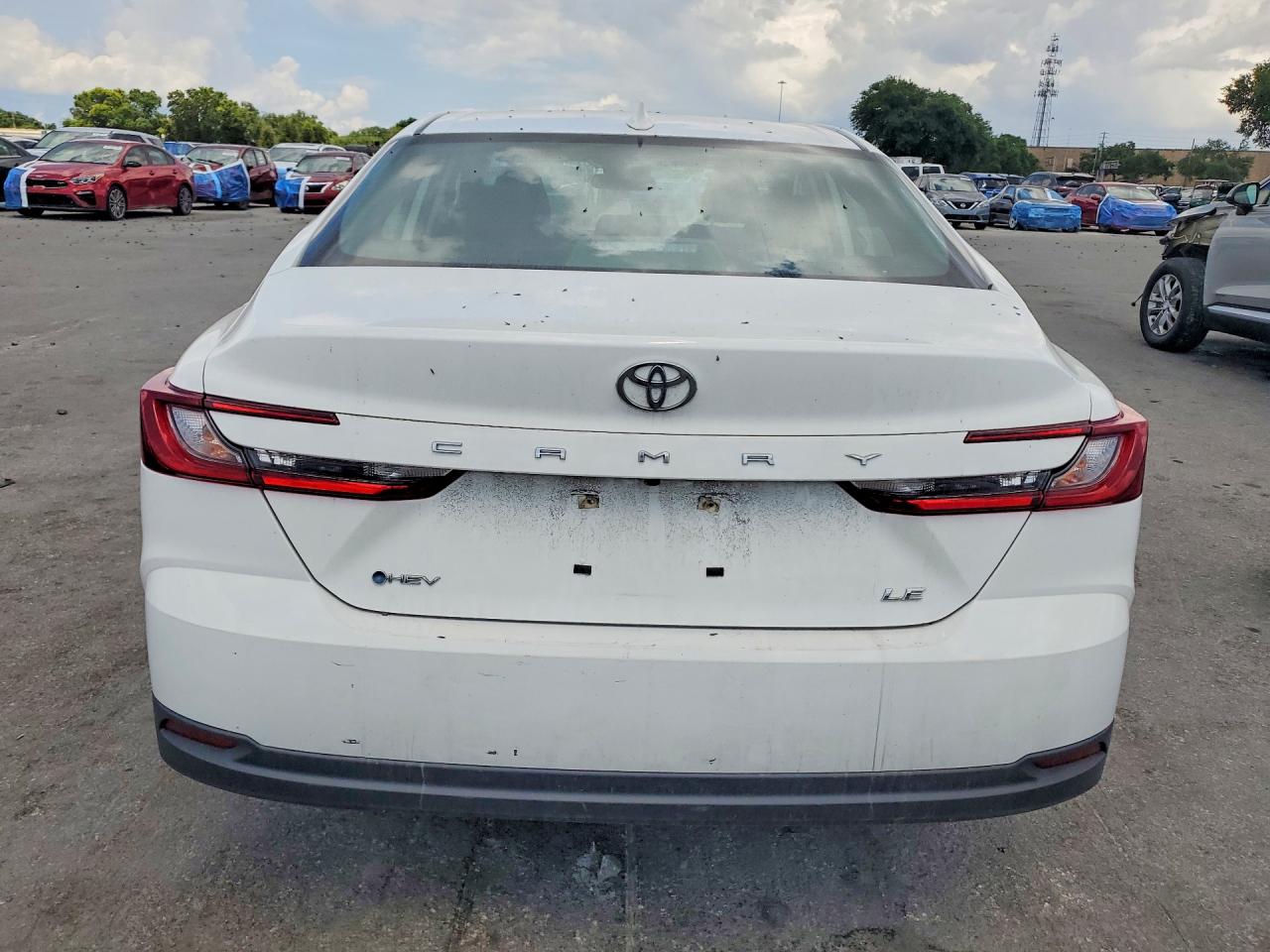 2025 Toyota Camry Le White vin: 4T1DAACK0SU026624