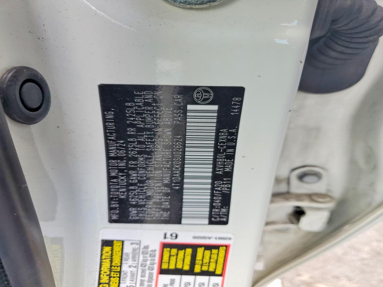 2025 Toyota Camry Le White vin: 4T1DAACK0SU026624