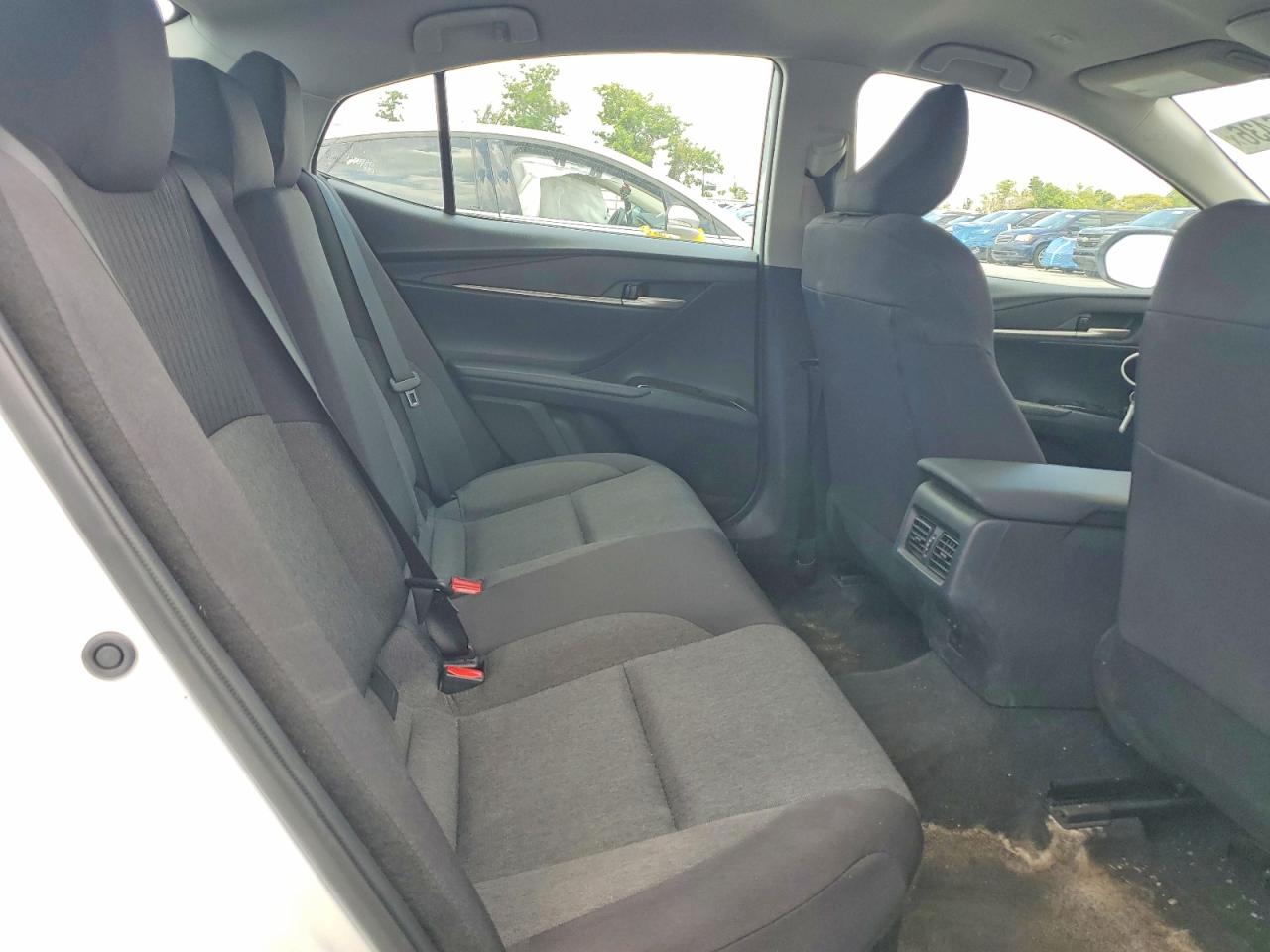 2025 Toyota Camry Le White vin: 4T1DAACK0SU026624