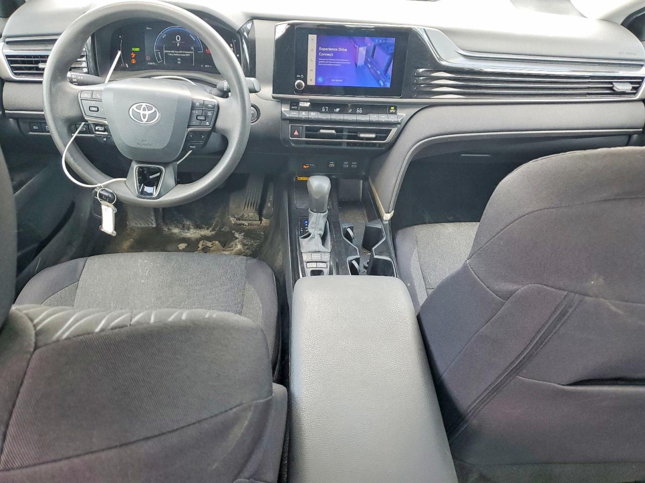 2025 Toyota Camry Le White vin: 4T1DAACK0SU026624