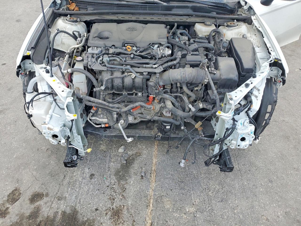 2025 Toyota Camry Le White vin: 4T1DAACK0SU026624