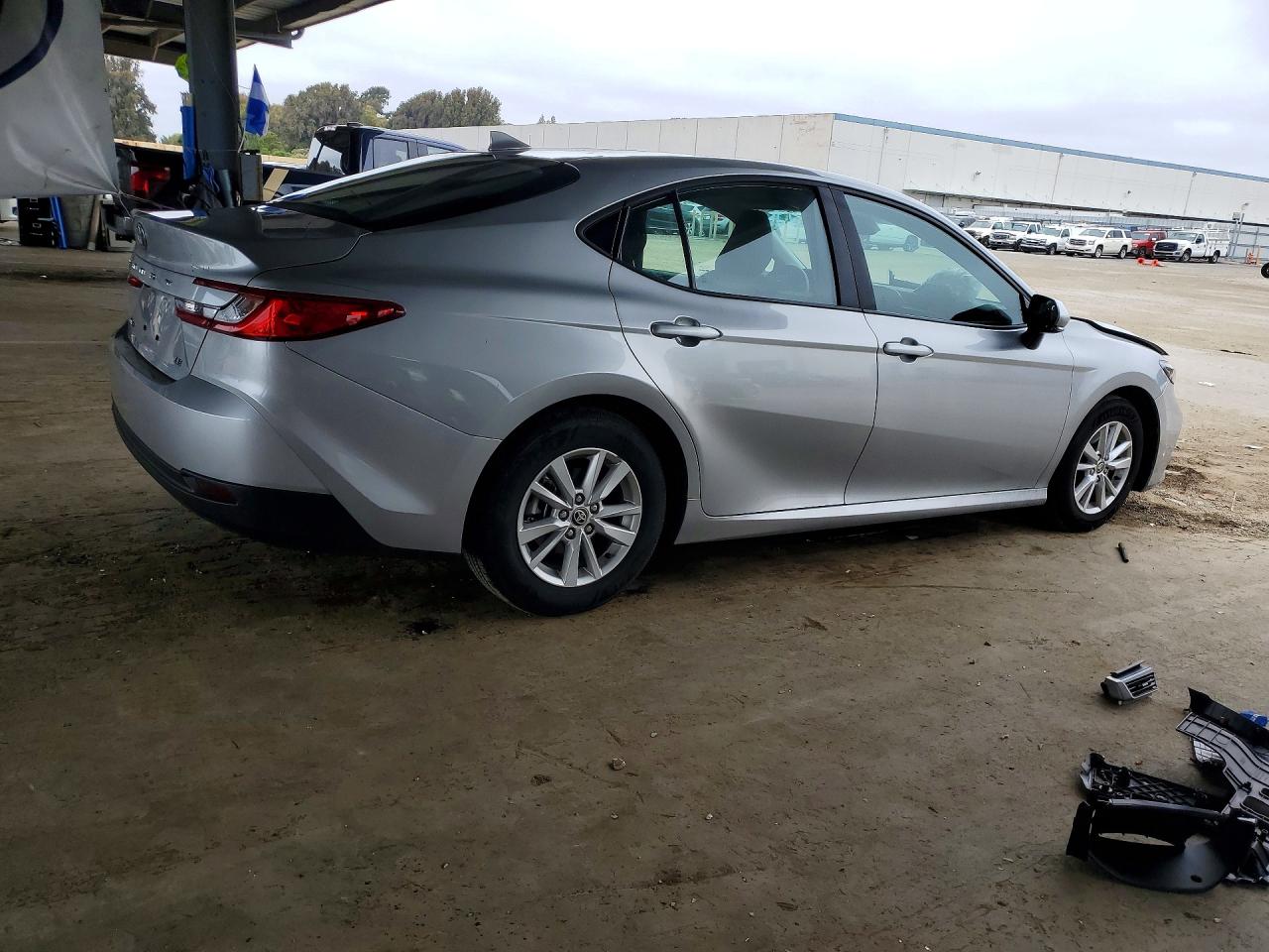 2025 Toyota Camry Le Silver vin: 4T1DAACK0SU091831