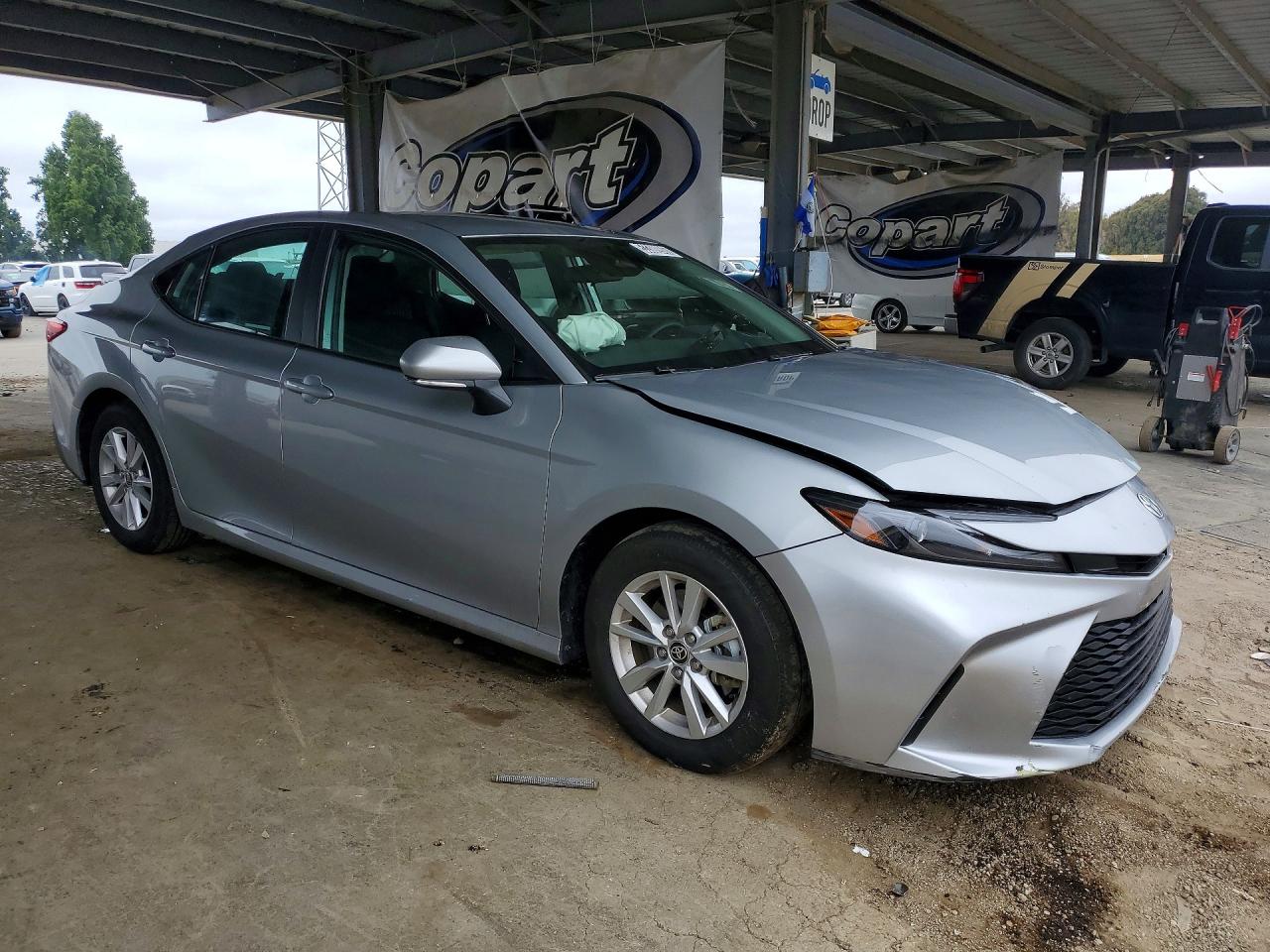 2025 Toyota Camry Le Silver vin: 4T1DAACK0SU091831