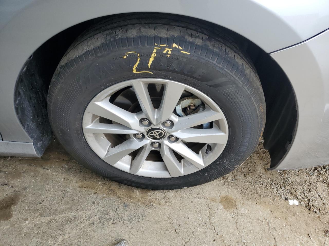 2025 Toyota Camry Le Silver vin: 4T1DAACK0SU091831 Damage: Right Front Tire, Worn, Replacement Required