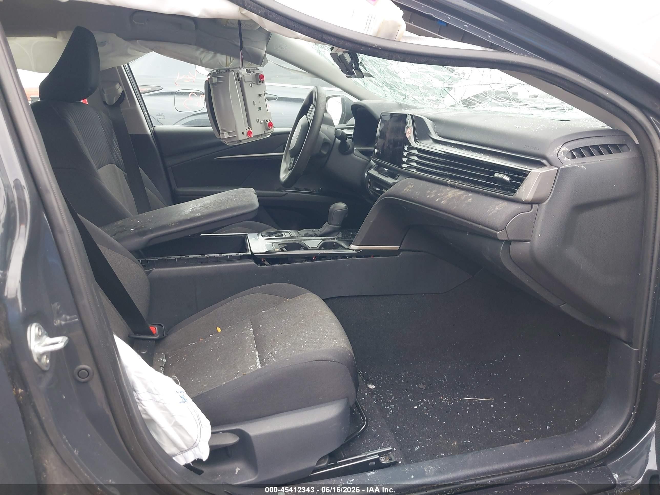 2025 Toyota Camry Le Gray vin: 4T1DAACK0SU564983