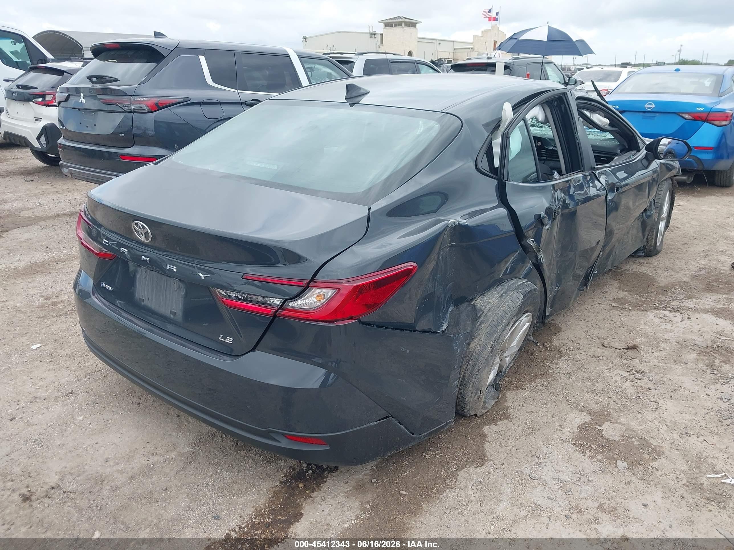 2025 Toyota Camry Le Gray vin: 4T1DAACK0SU564983