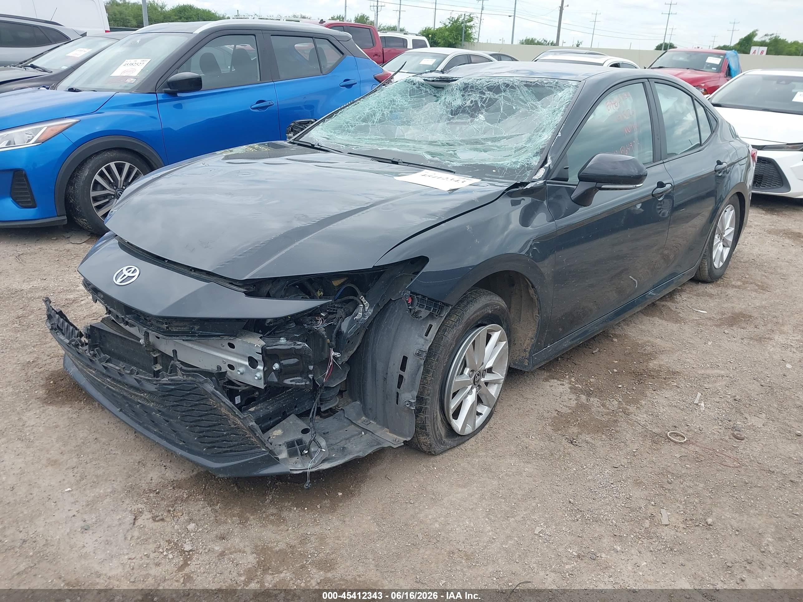 2025 Toyota Camry Le Gray vin: 4T1DAACK0SU564983
