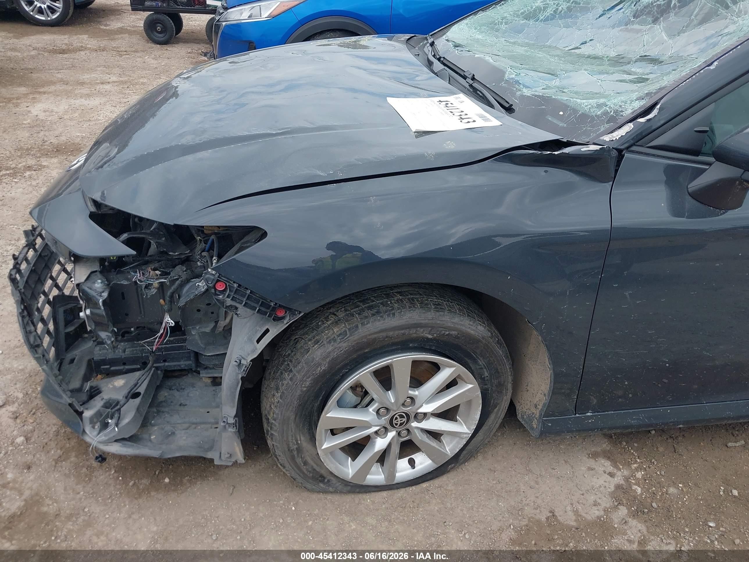 2025 Toyota Camry Le Gray vin: 4T1DAACK0SU564983