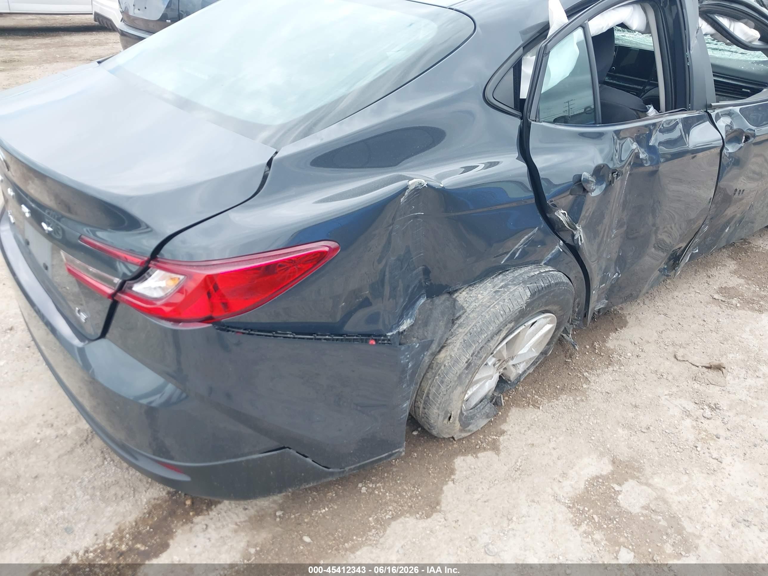 2025 Toyota Camry Le Gray vin: 4T1DAACK0SU564983