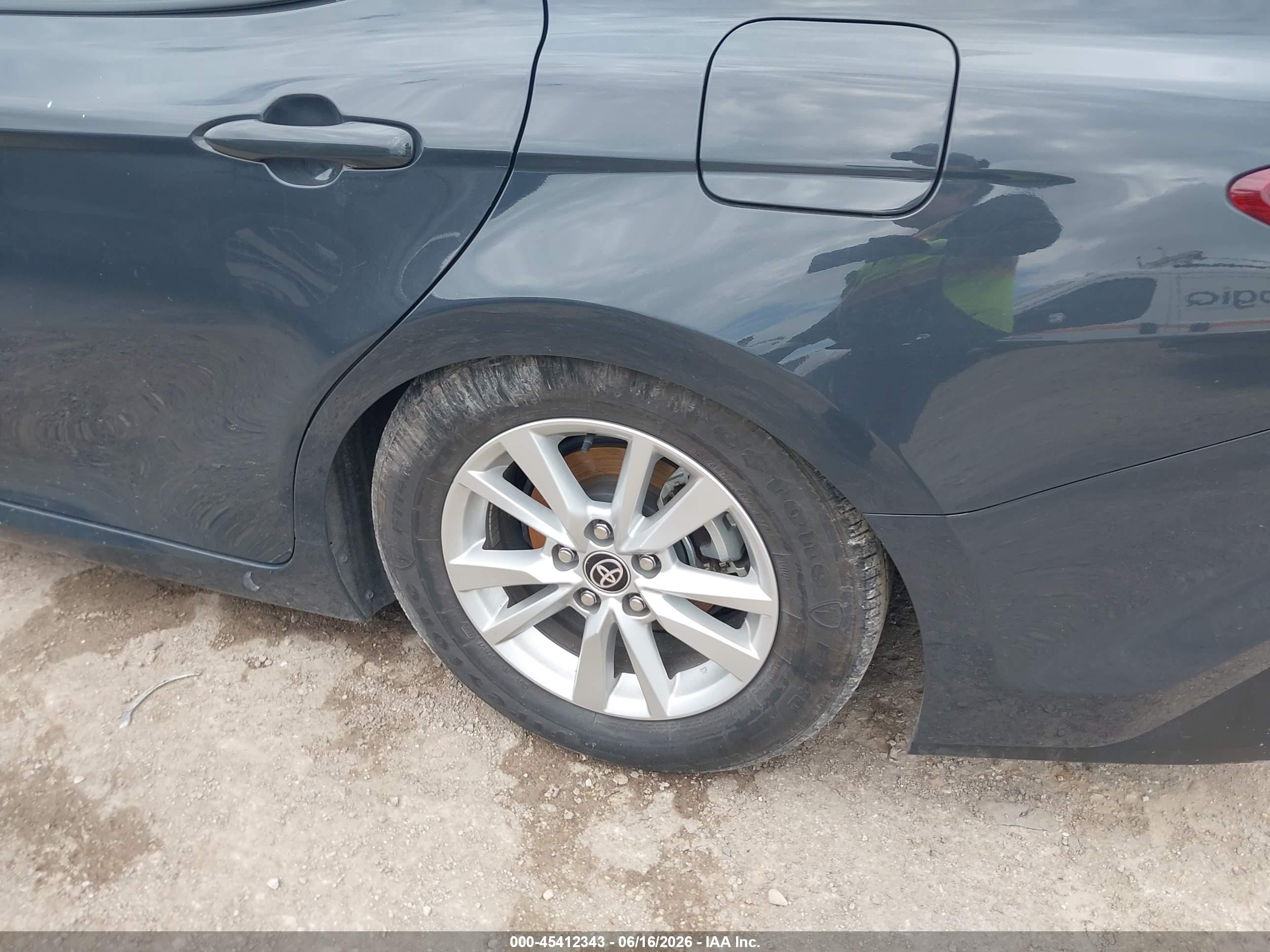 2025 Toyota Camry Le Gray vin: 4T1DAACK0SU564983
