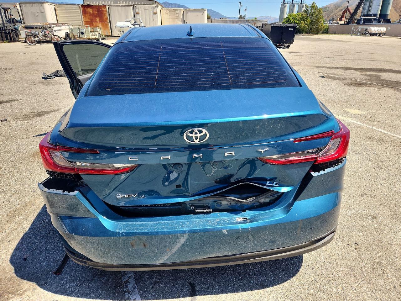 2025 Toyota Camry Le Green vin: 4T1DAACK0SU636345