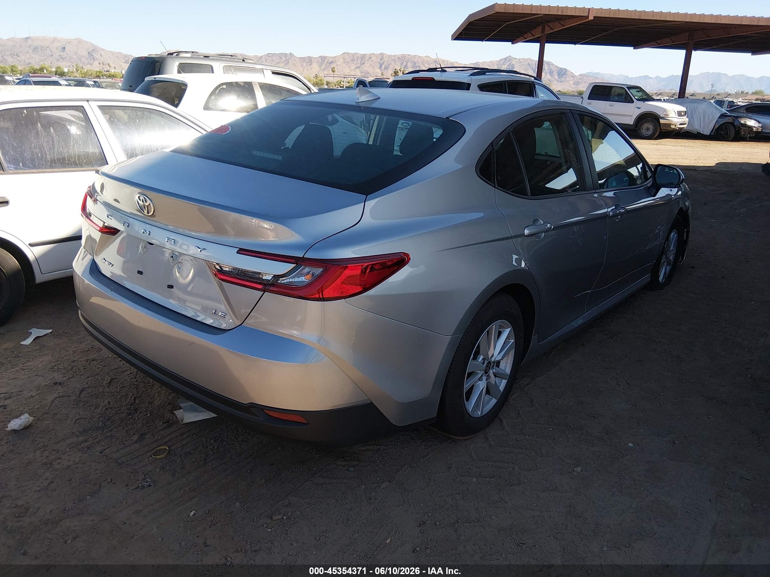 2026 Toyota Camry Le Silver vin: 4T1DAACK0TU255175