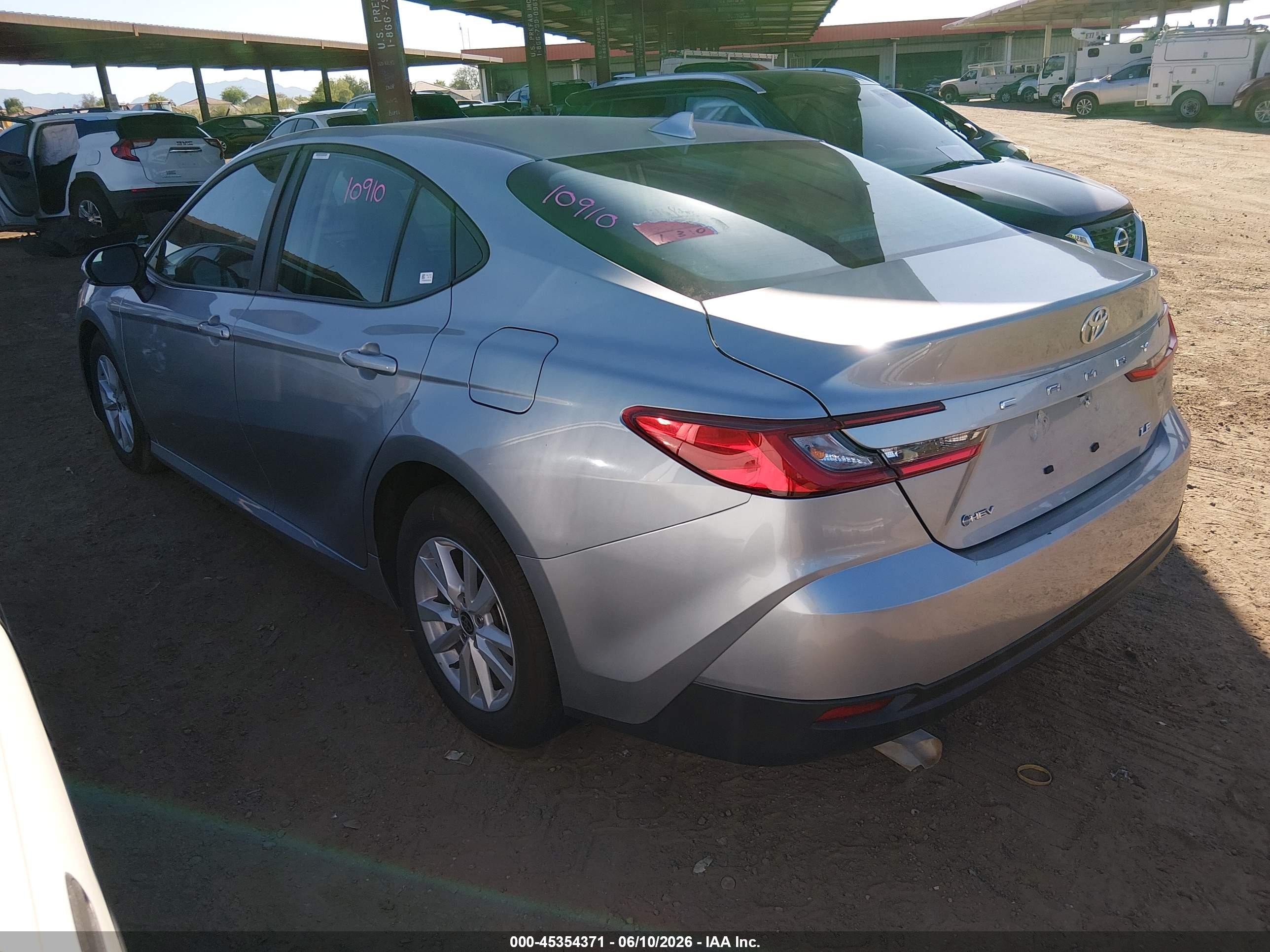 2026 Toyota Camry Le Silver vin: 4T1DAACK0TU255175