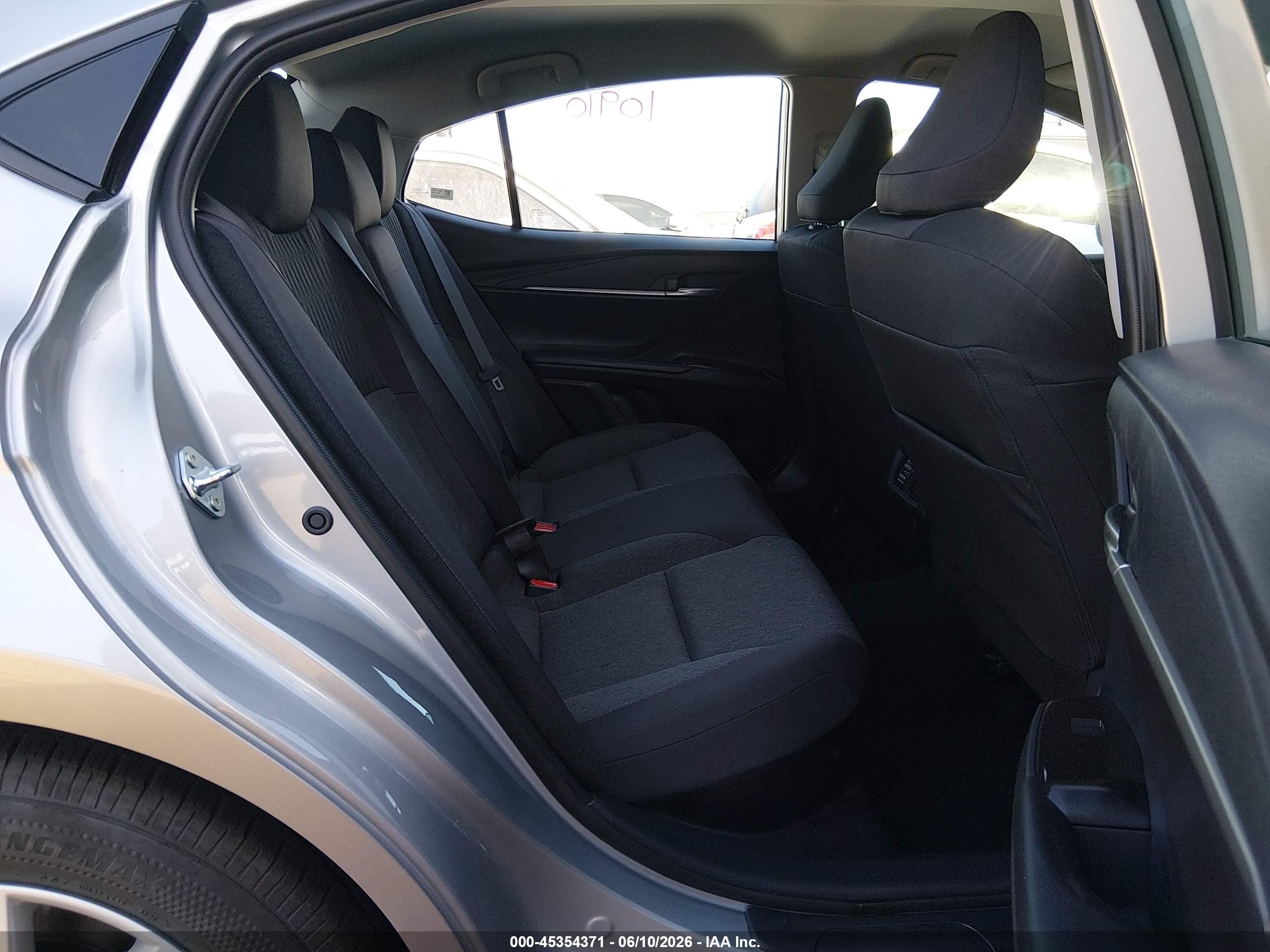 2026 Toyota Camry Le Silver vin: 4T1DAACK0TU255175