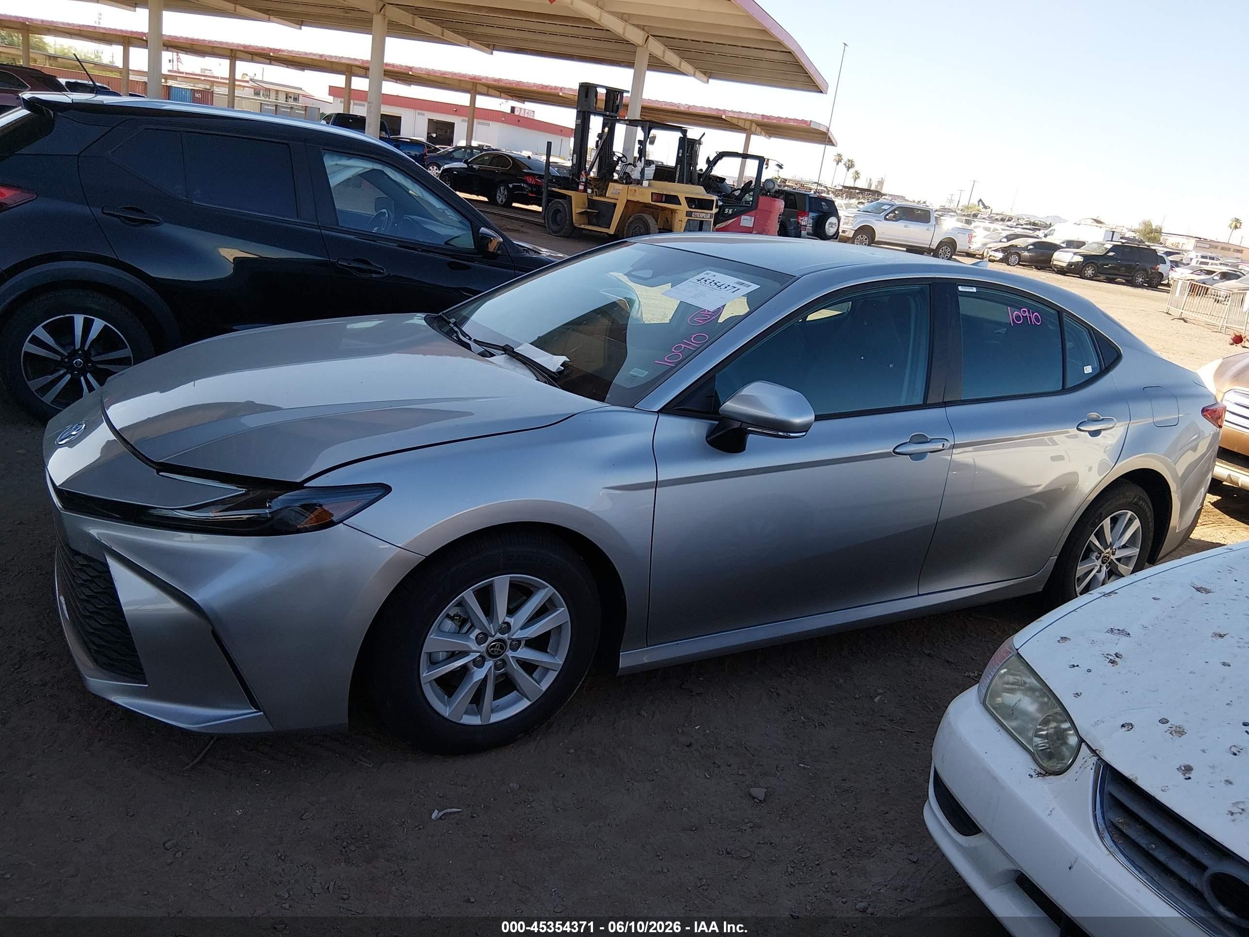 2026 Toyota Camry Le Silver vin: 4T1DAACK0TU255175