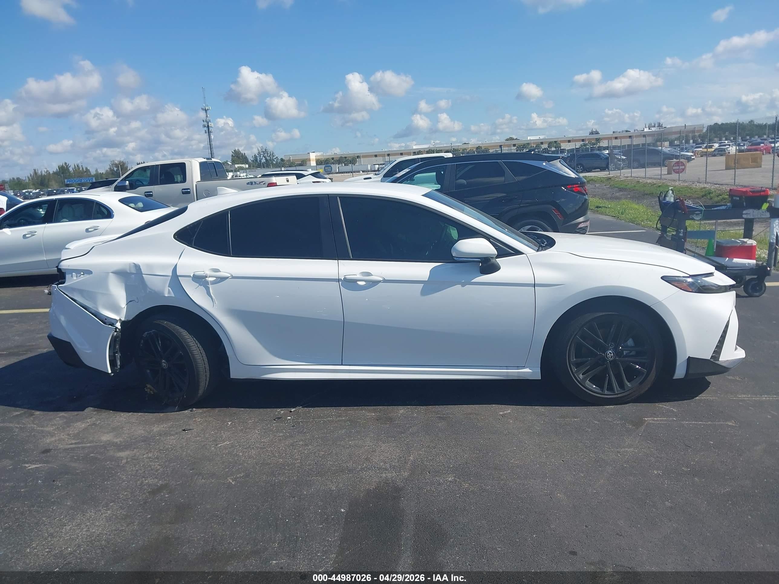 2026 Toyota Camry Se White vin: 4T1DAACK0TU653406
