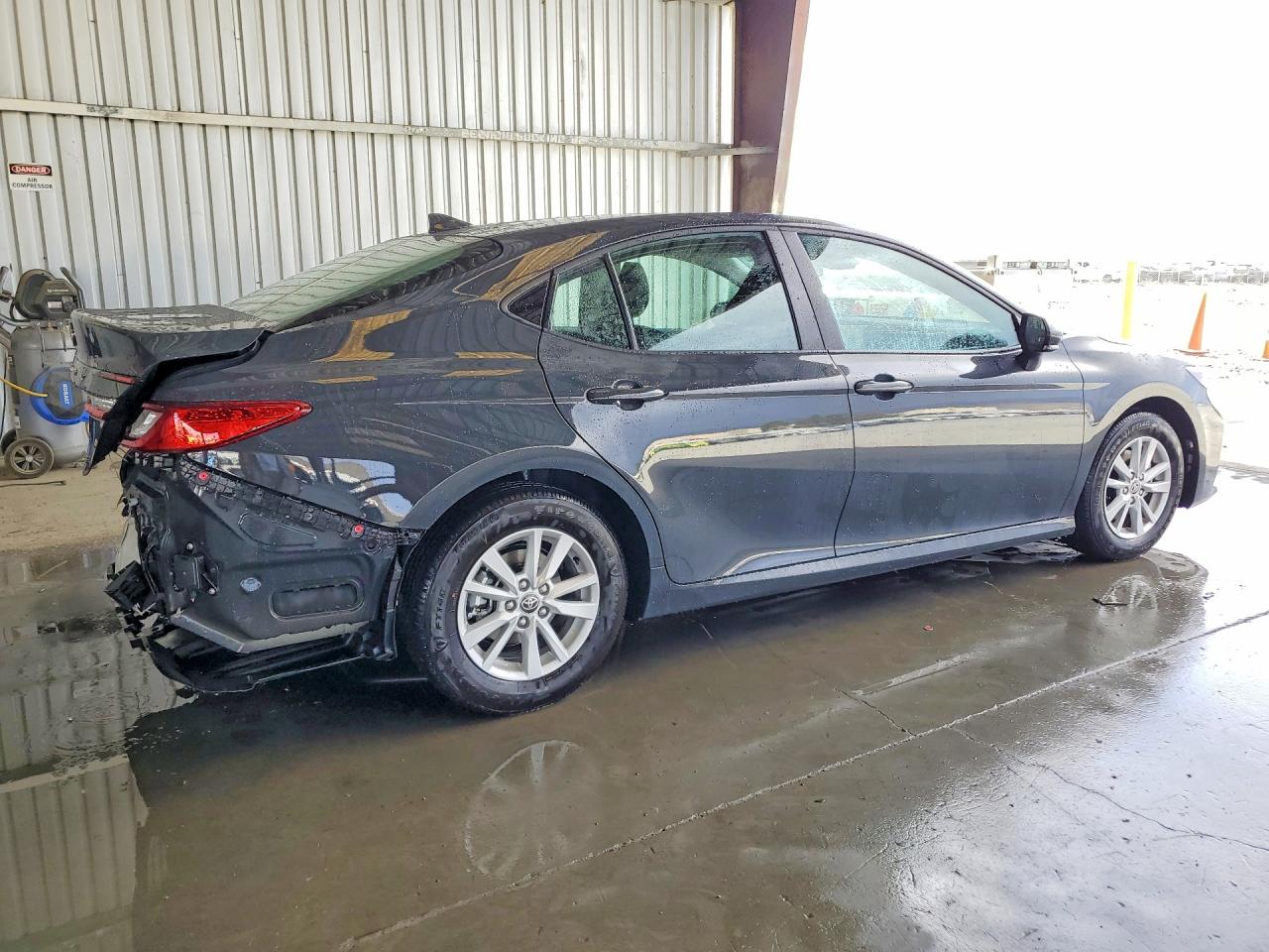 2026 Toyota Camry Le Gray vin: 4T1DAACK0TU726208