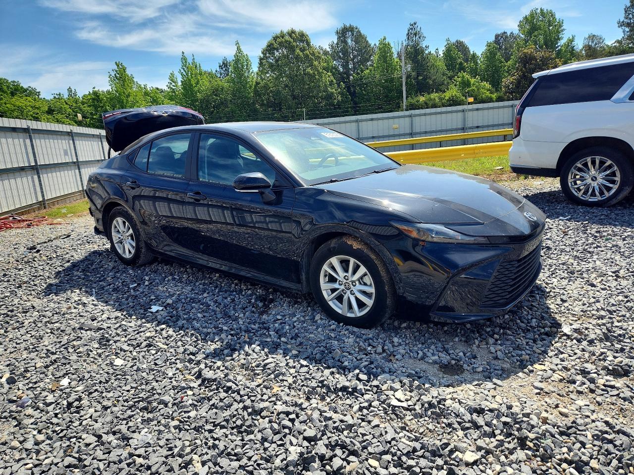 2025 Toyota Camry Le Black vin: 4T1DAACK1SU205464