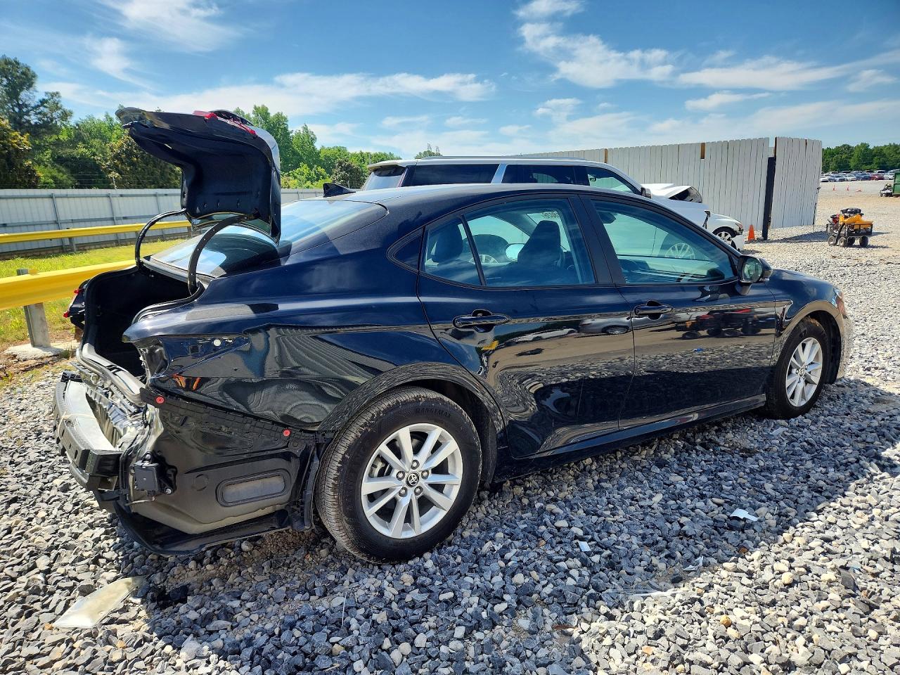 2025 Toyota Camry Le Black vin: 4T1DAACK1SU205464