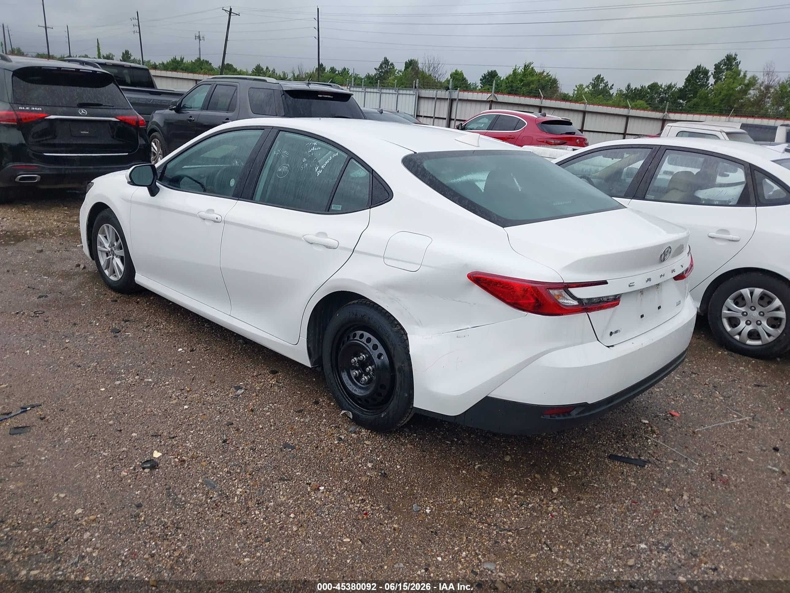 2026 Toyota Camry Le White vin: 4T1DAACK1TU252379