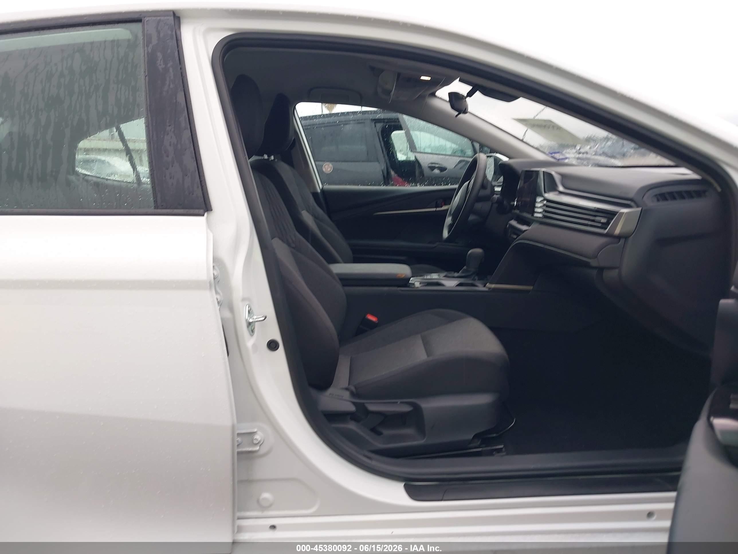 2026 Toyota Camry Le White vin: 4T1DAACK1TU252379