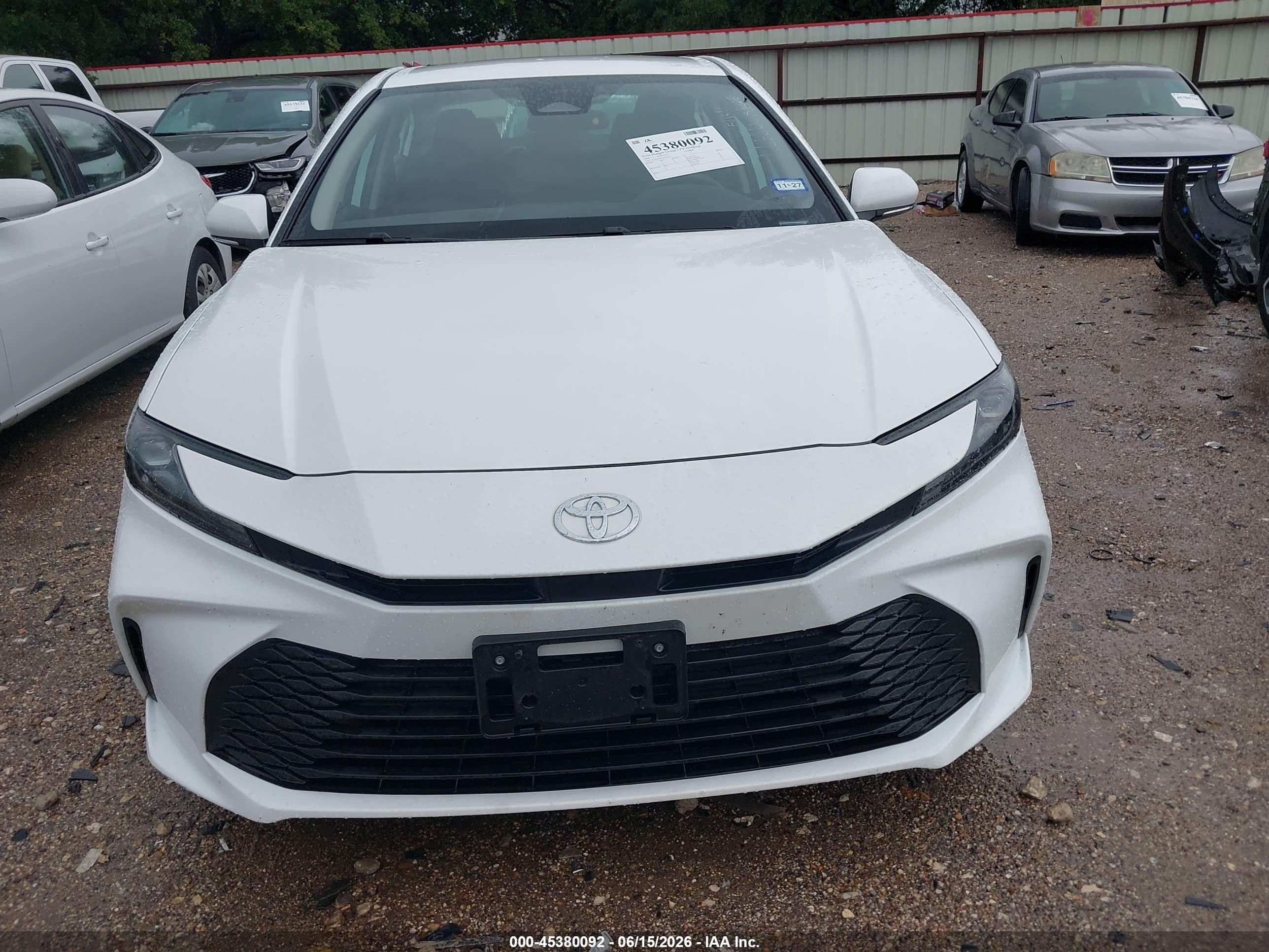 2026 Toyota Camry Le White vin: 4T1DAACK1TU252379