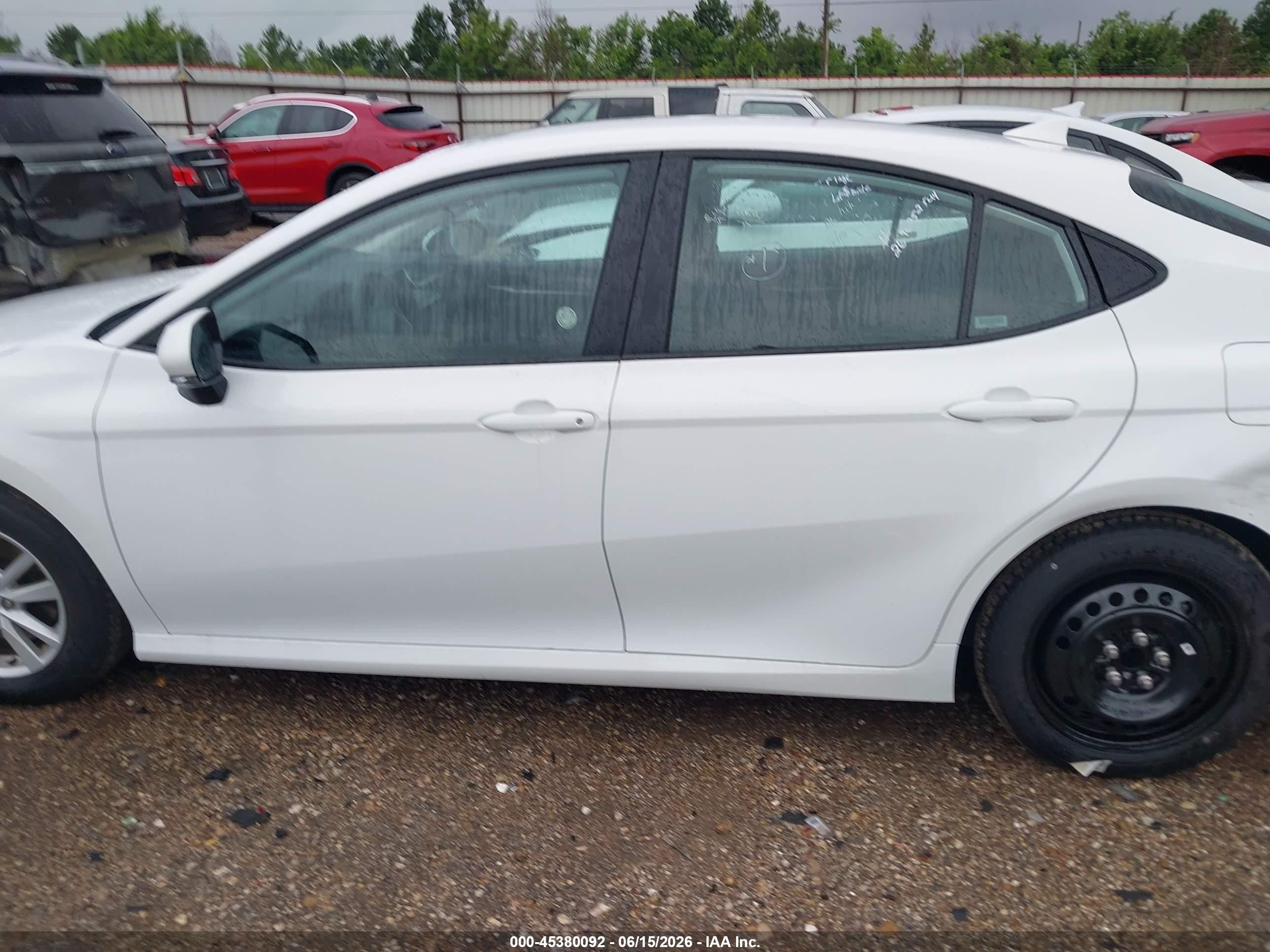 2026 Toyota Camry Le White vin: 4T1DAACK1TU252379