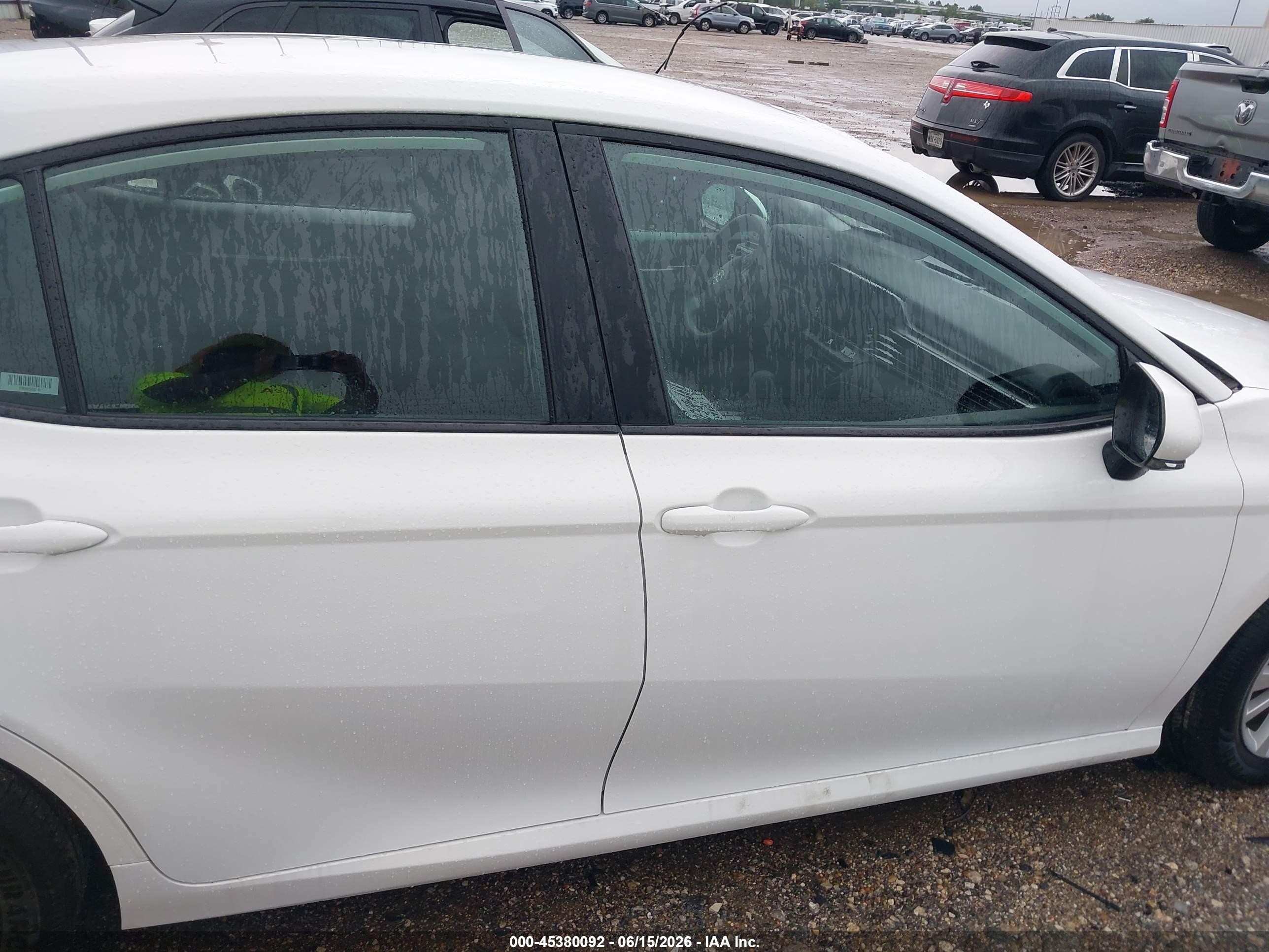 2026 Toyota Camry Le White vin: 4T1DAACK1TU252379