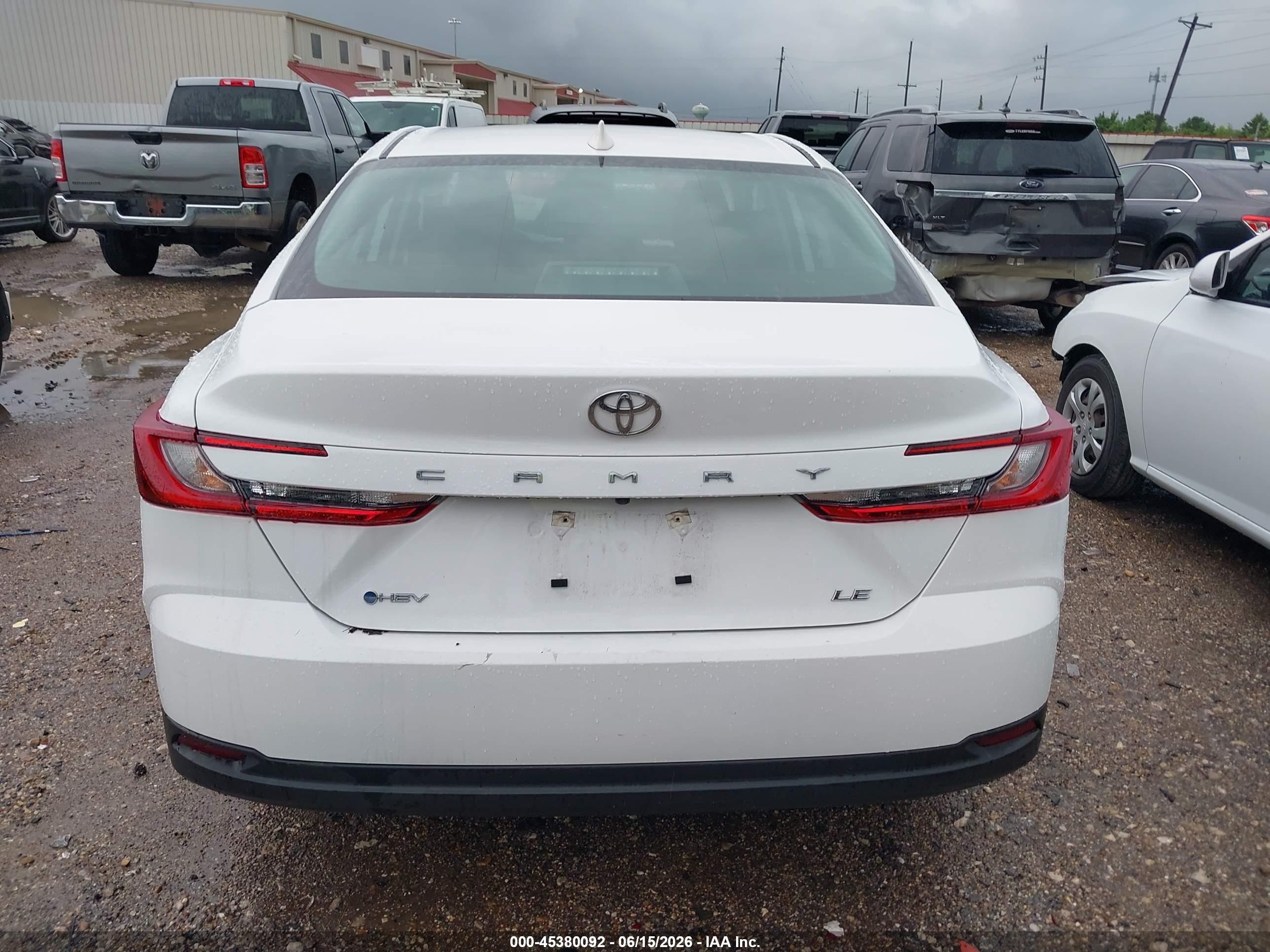 2026 Toyota Camry Le White vin: 4T1DAACK1TU252379