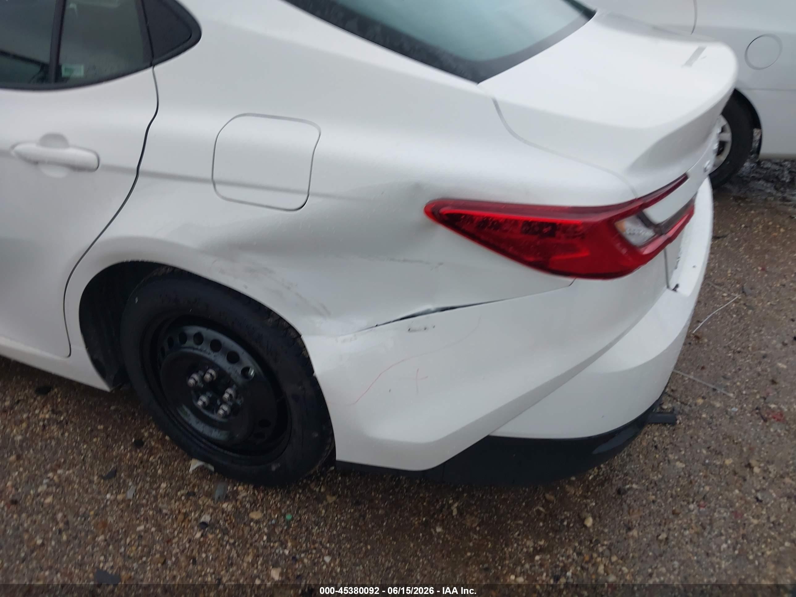 2026 Toyota Camry Le White vin: 4T1DAACK1TU252379