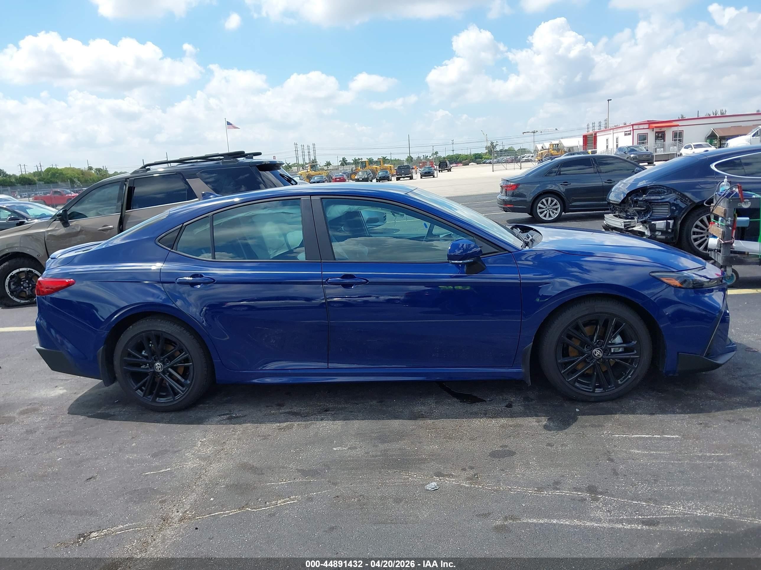 2026 Toyota Camry Se Blue vin: 4T1DAACK1TU290209