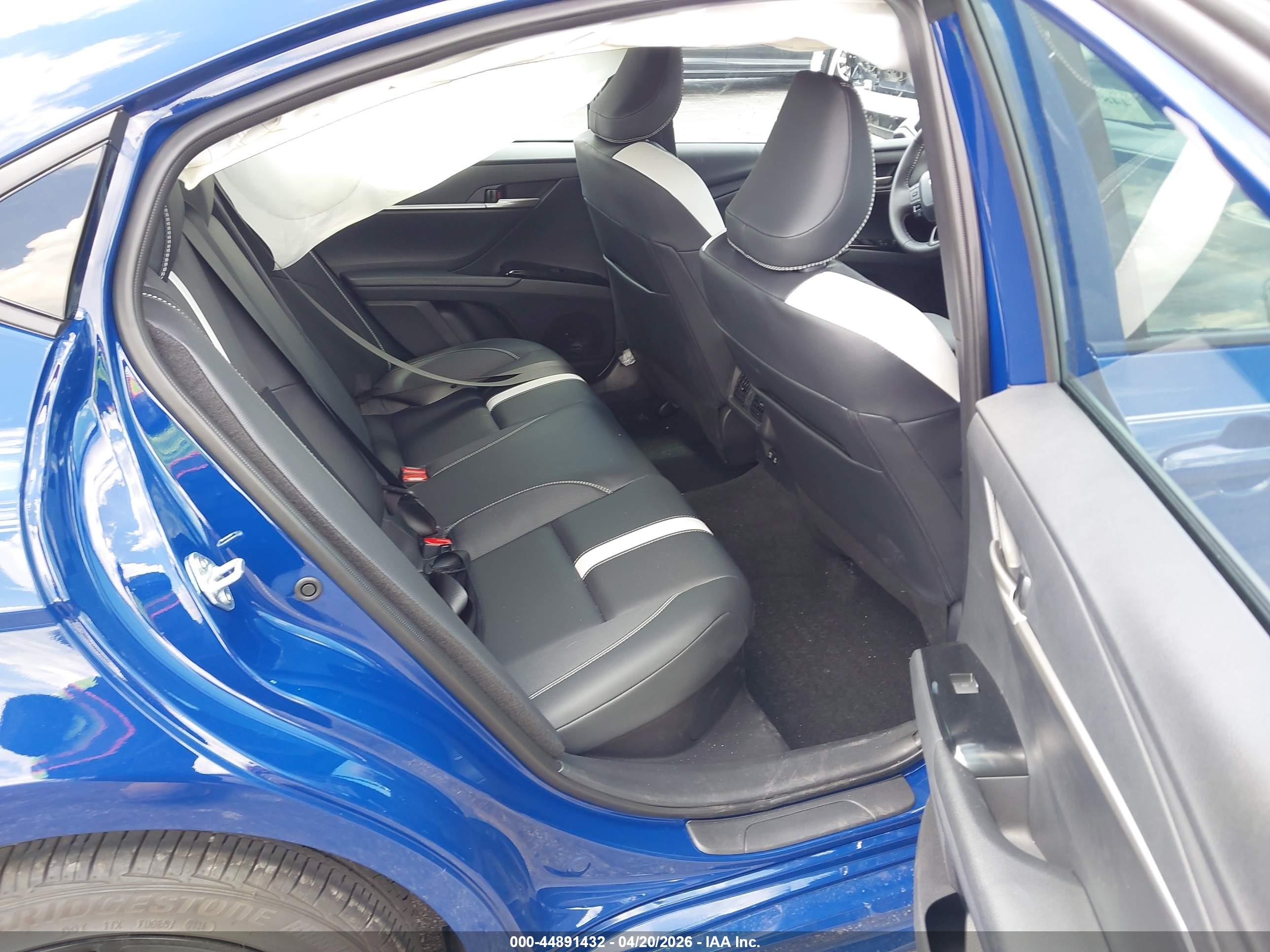2026 Toyota Camry Se Blue vin: 4T1DAACK1TU290209