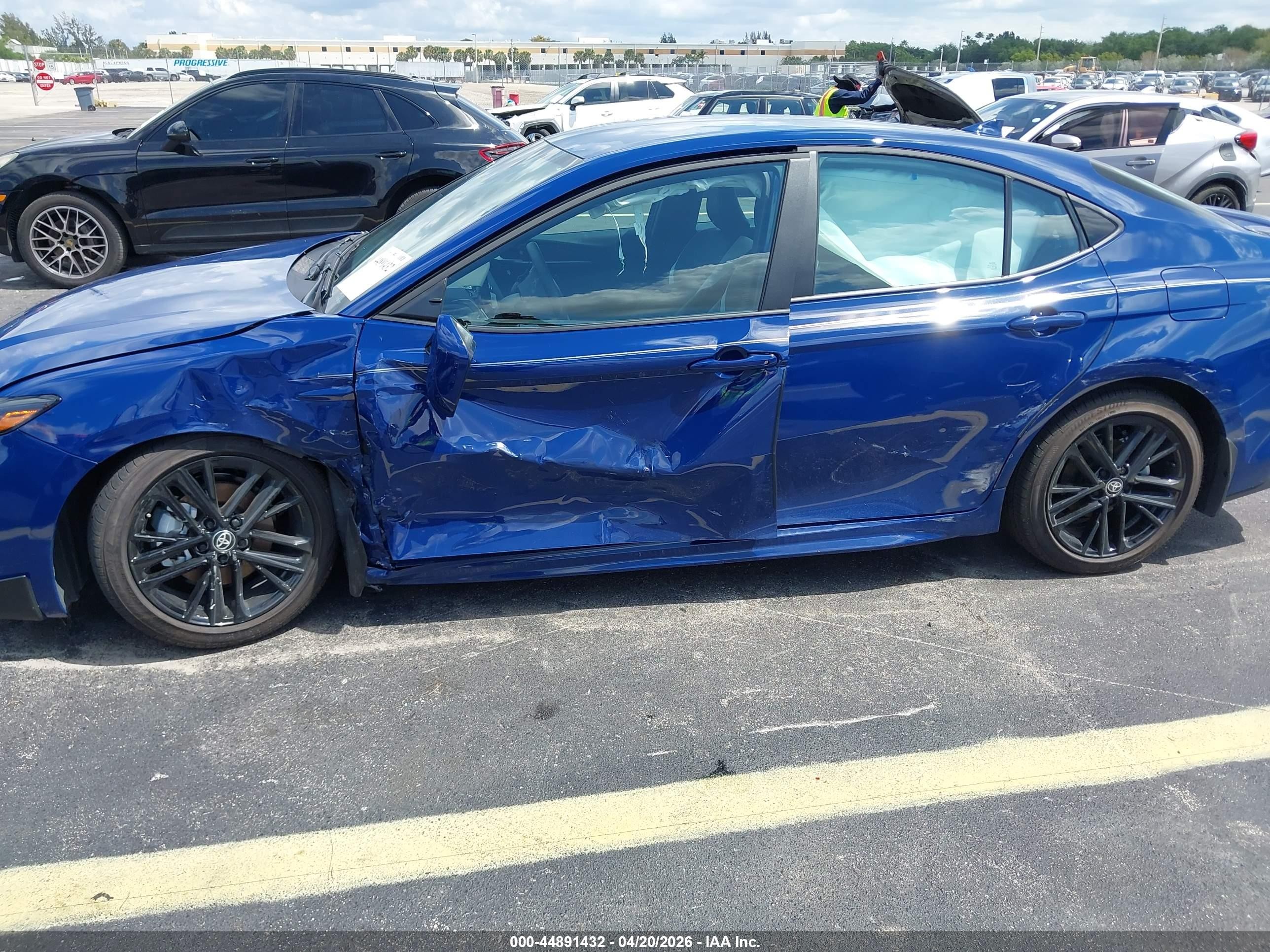 2026 Toyota Camry Se Blue vin: 4T1DAACK1TU290209