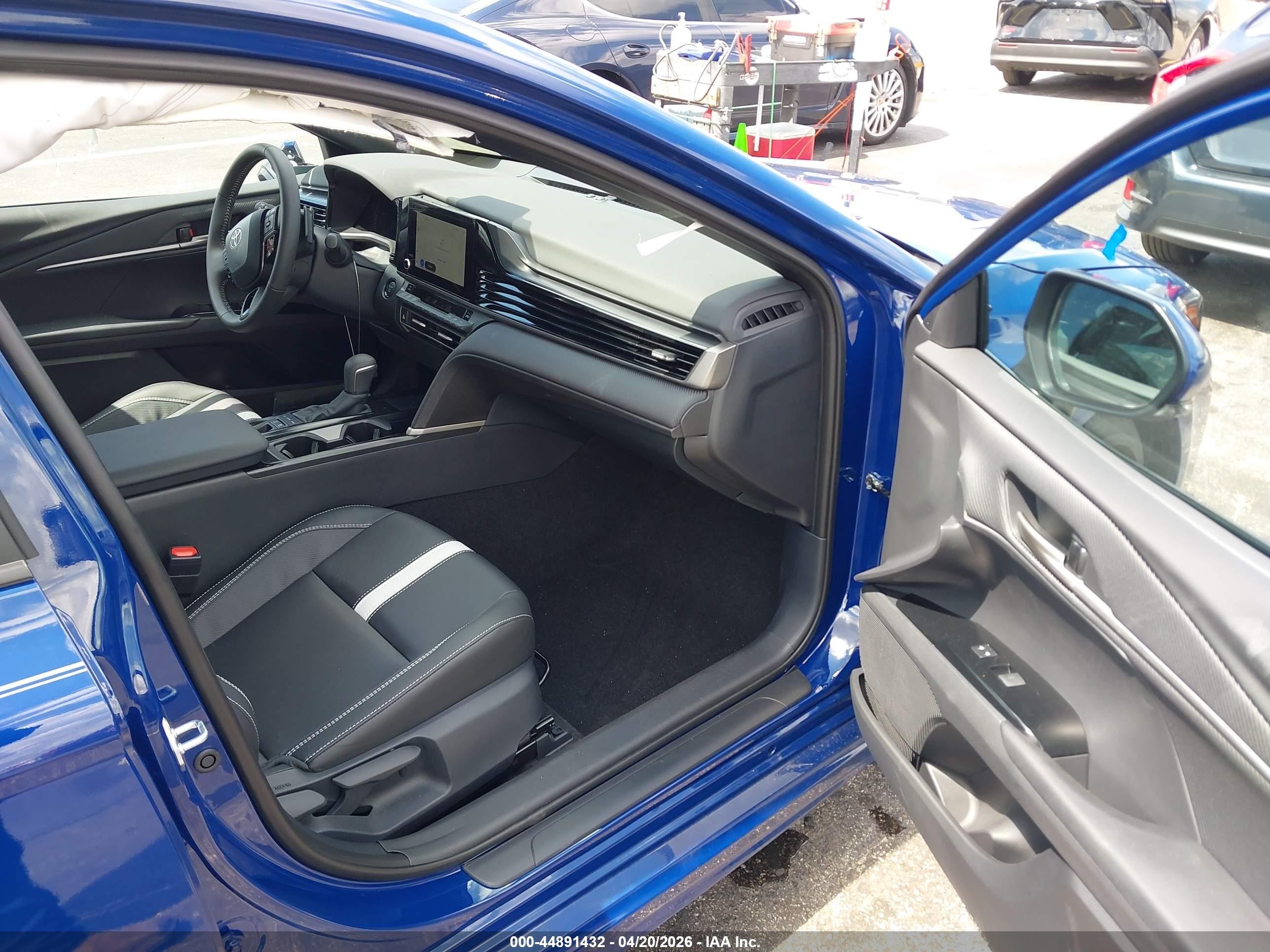 2026 Toyota Camry Se Blue vin: 4T1DAACK1TU290209