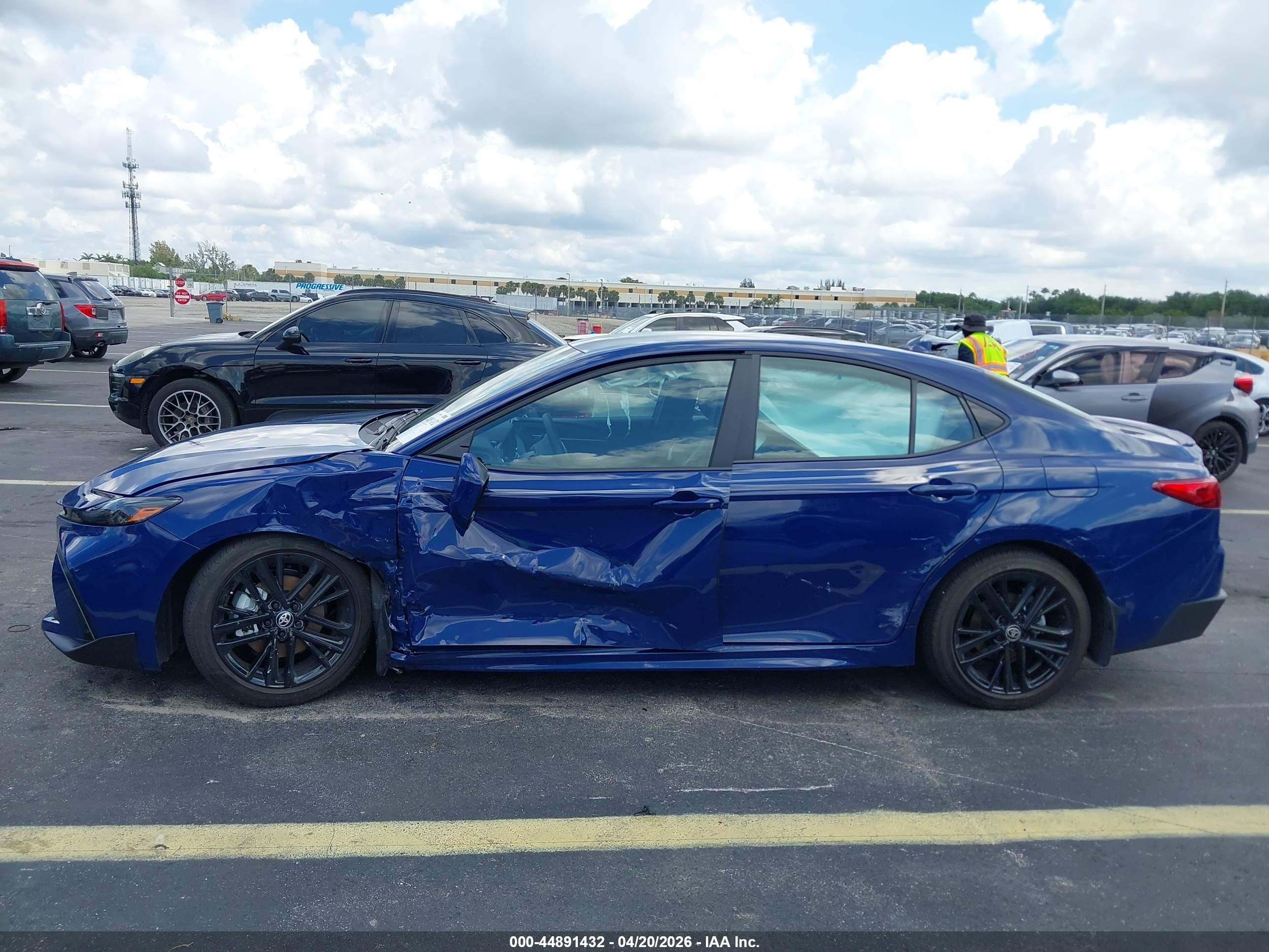 2026 Toyota Camry Se Blue vin: 4T1DAACK1TU290209